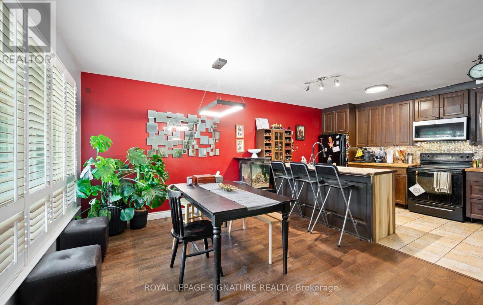 #9 61 ARDGLEN DRIVE - 13