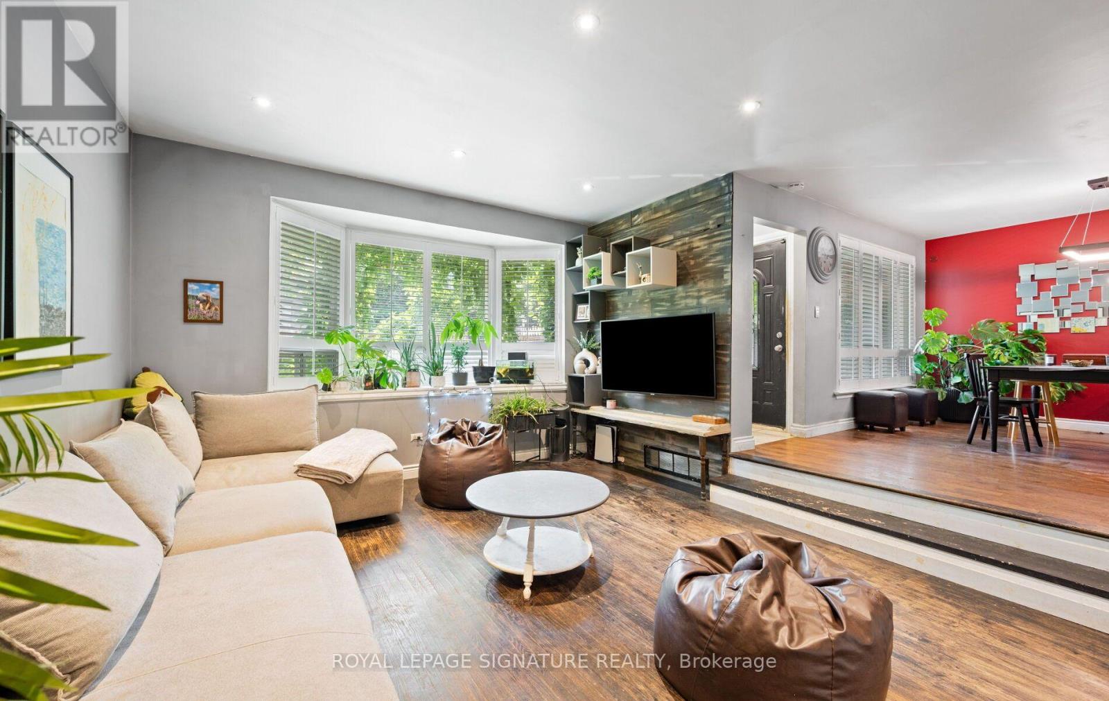 #9 61 ARDGLEN DRIVE - 9