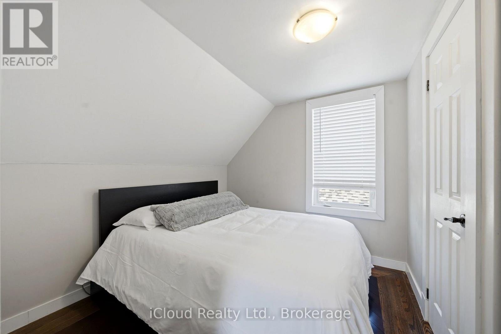 51 DELENA AVENUE S - 22