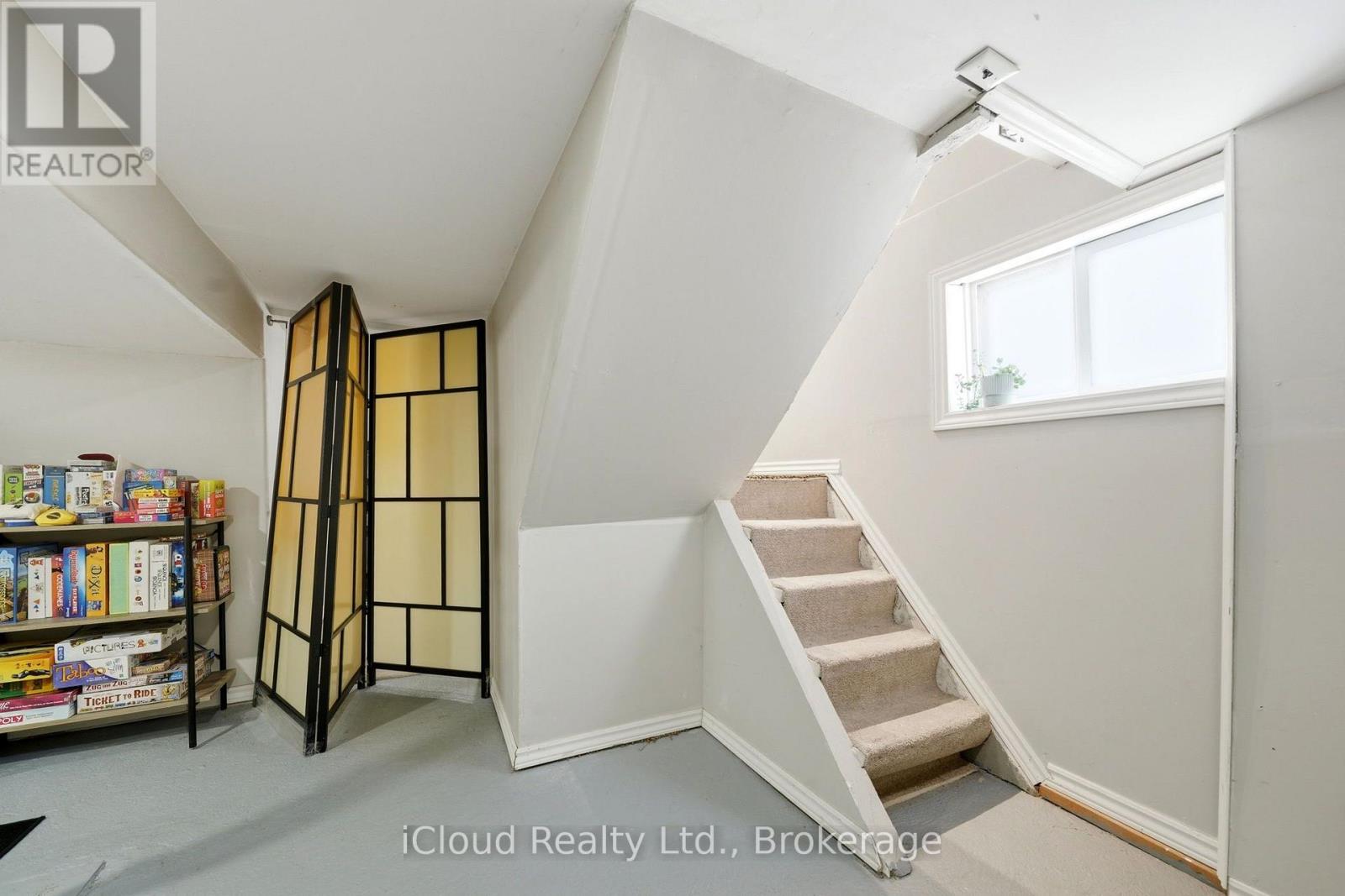 51 DELENA AVENUE S - 25