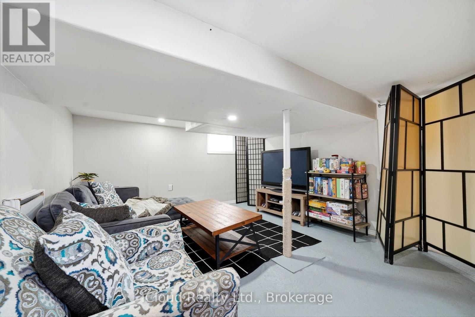 51 DELENA AVENUE S - 26
