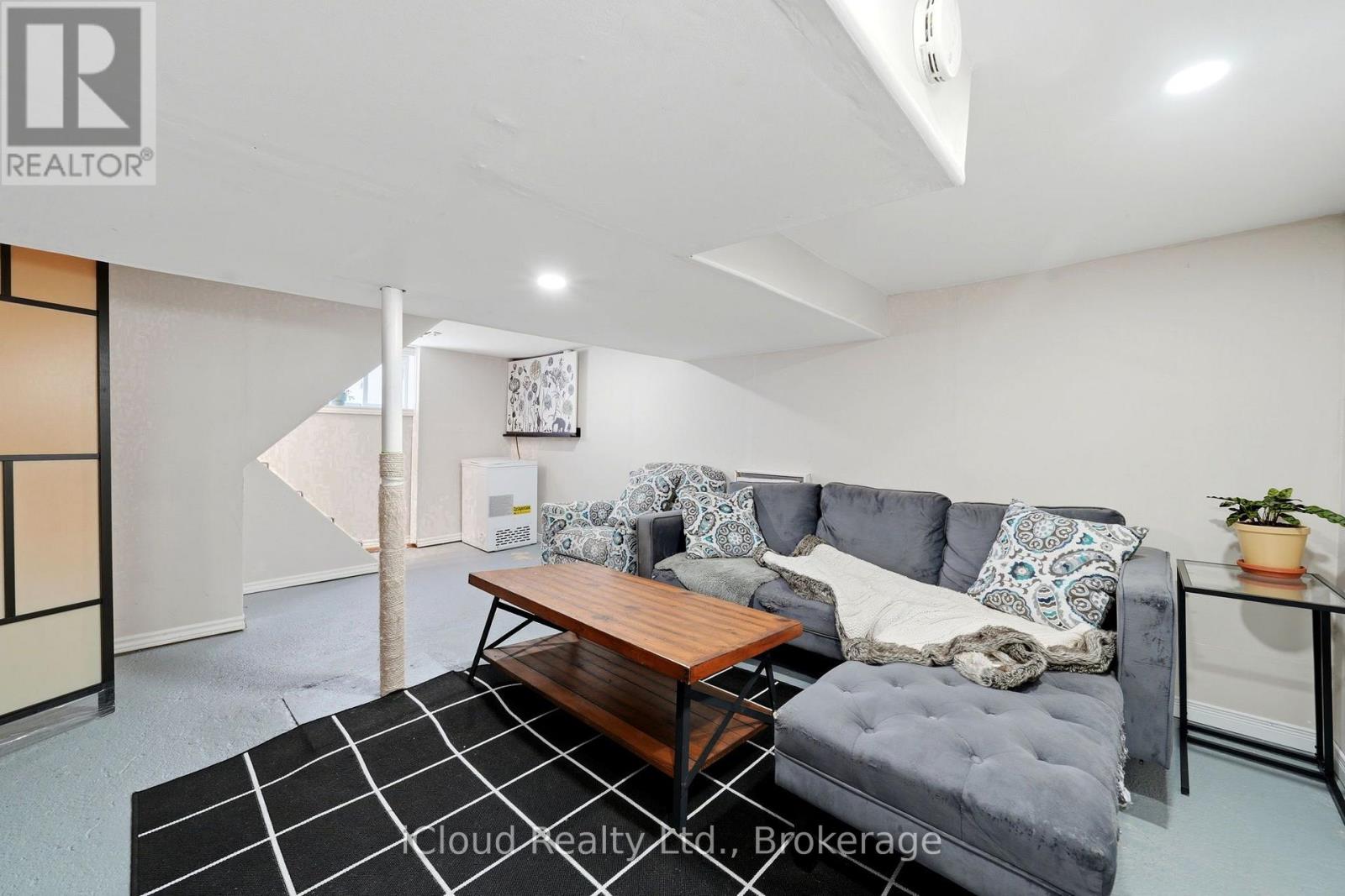 51 DELENA AVENUE S - 27