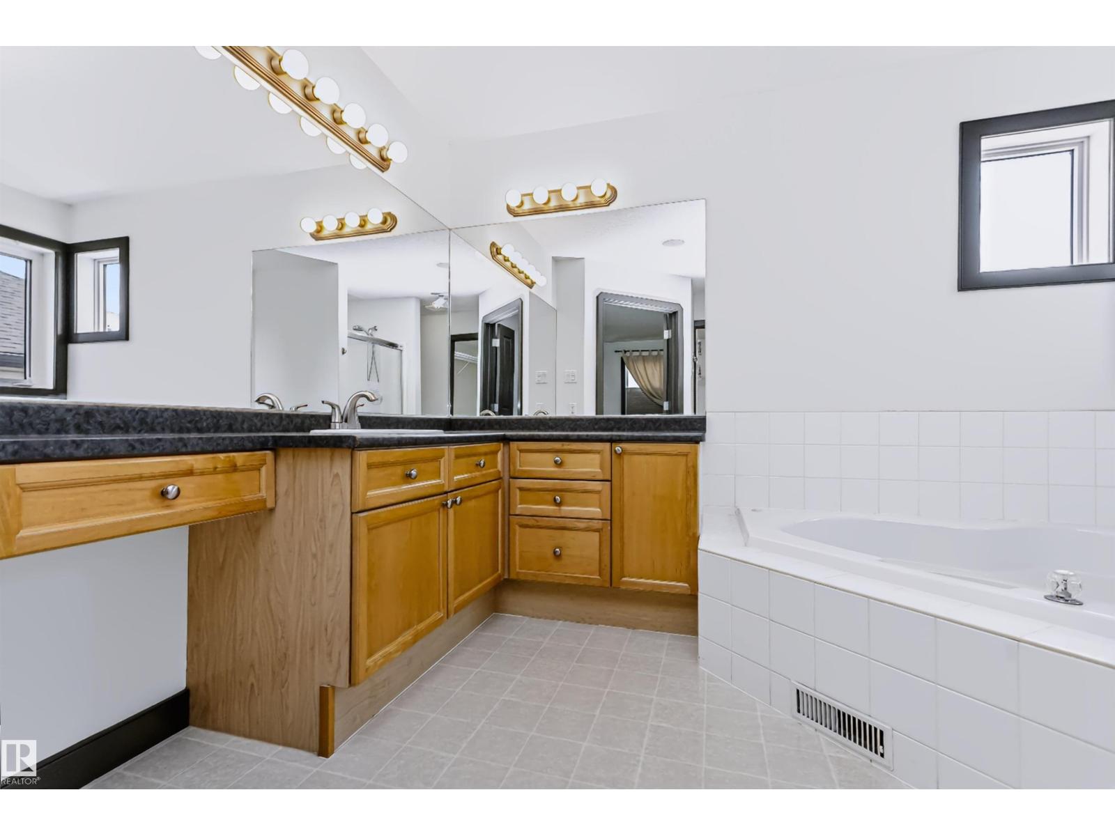 536 HIGHLAND DR - 24