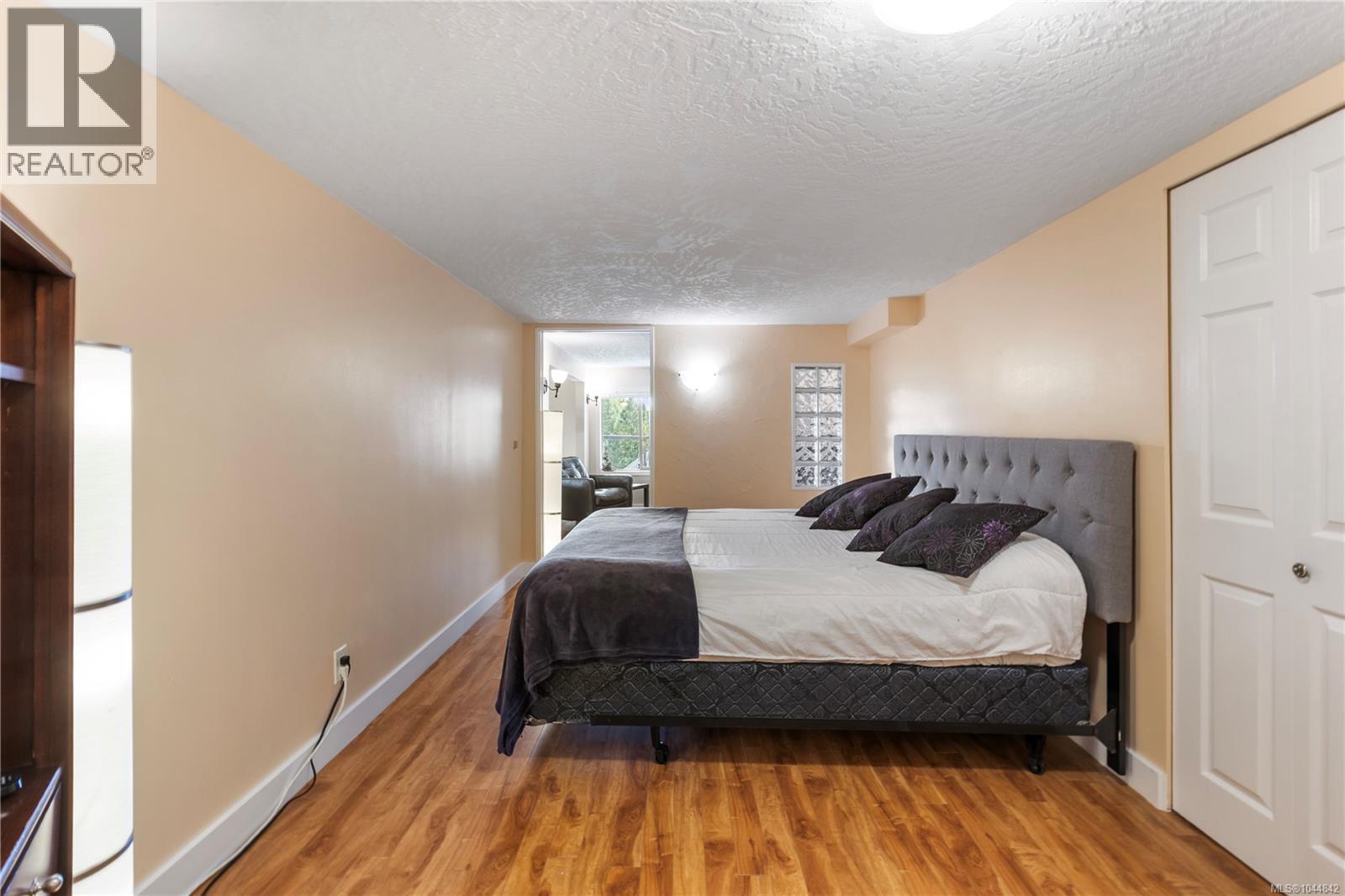 380 Crystalview Terr - 44
