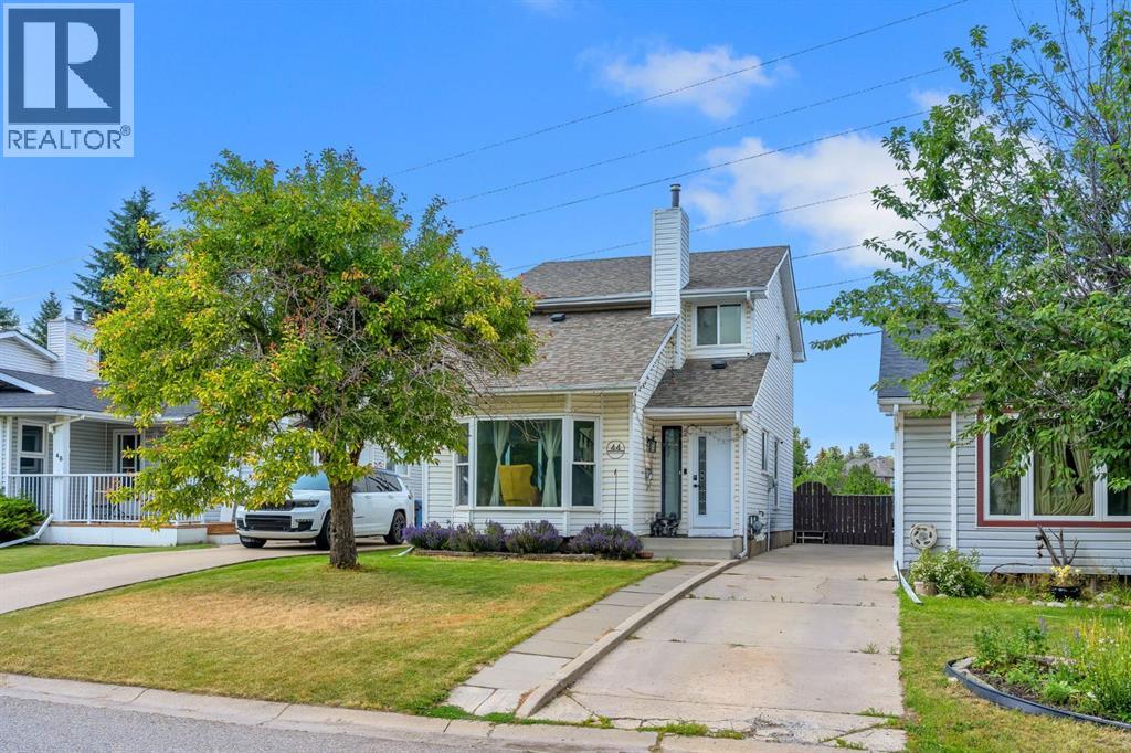 44 Strathclair Rise SW, Strathcona Park, Calgary photo 1