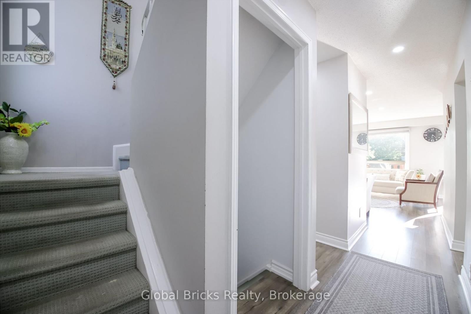 56 Winston Crescent, Whitby, ON photo 19