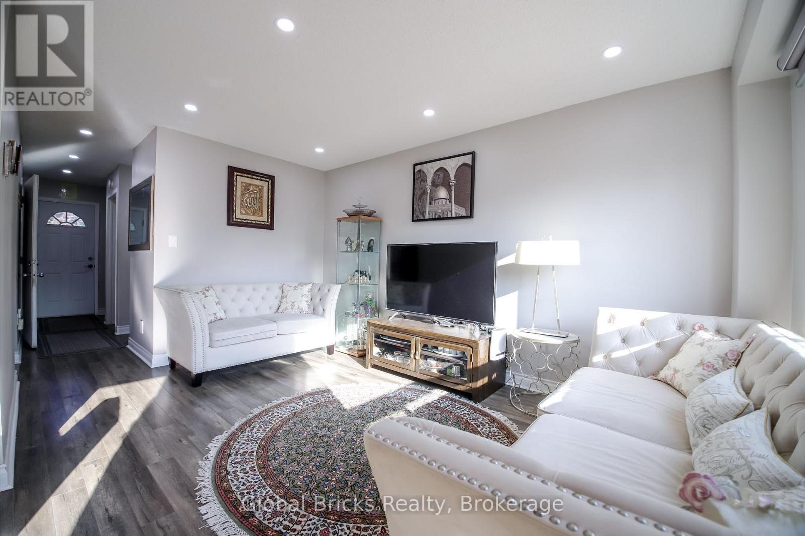 56 Winston Crescent, Whitby, ON photo 7