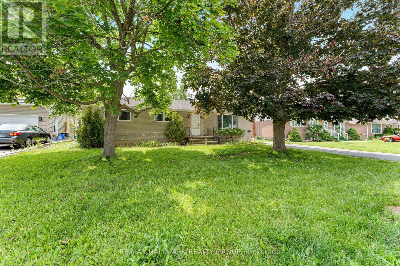 75 BRISCOE STREET, Loyalist (Amherstview) — photo 2