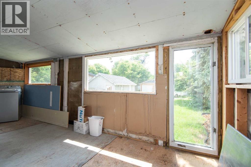 4645 47 Street - 22