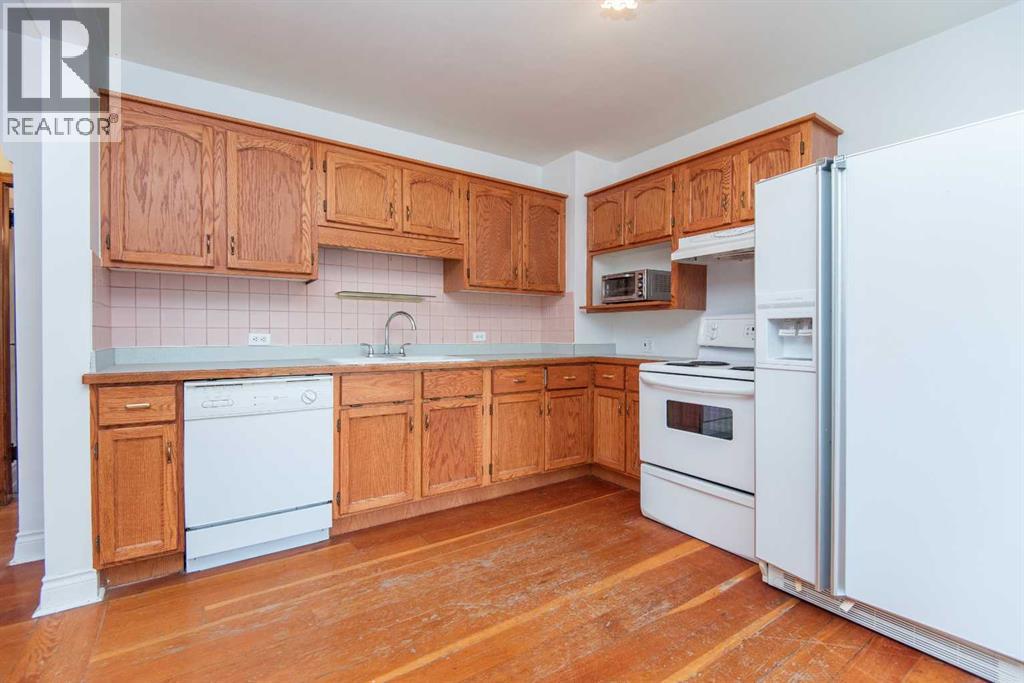 4645 47 Street - 9