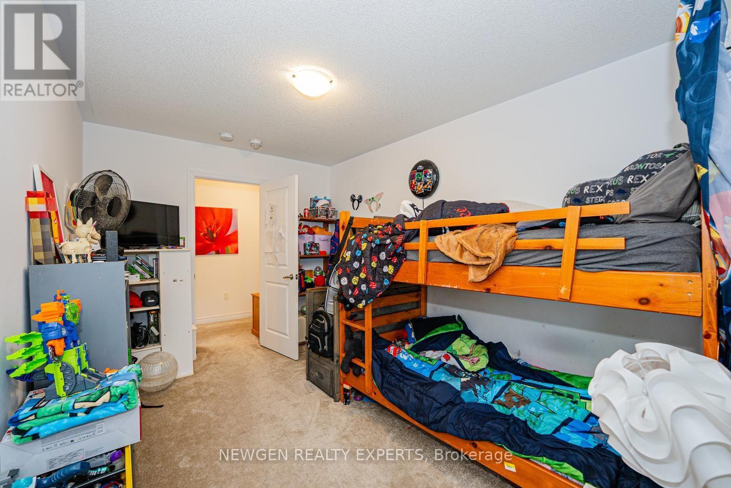 335 RIDLEY CRESCENT - 37