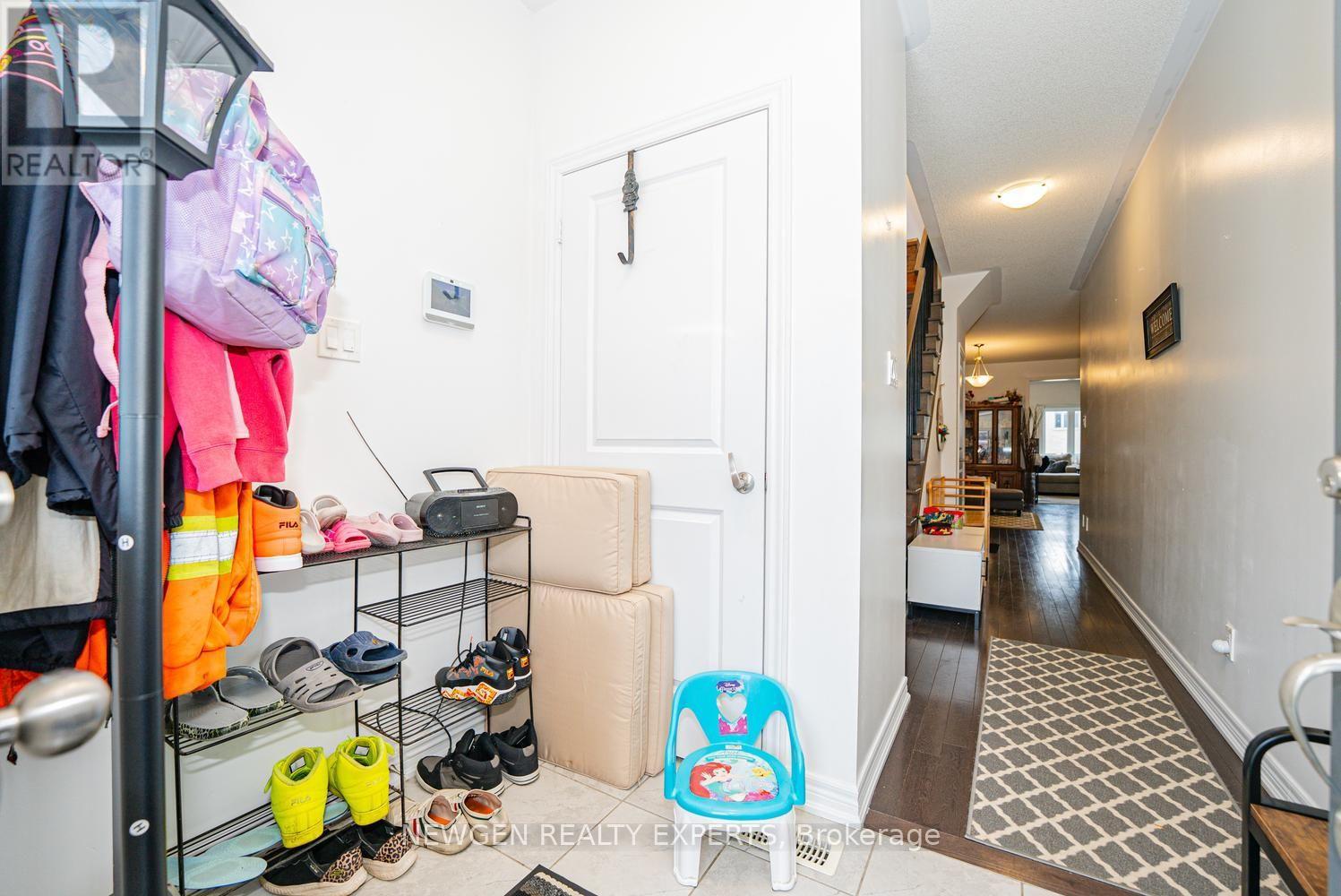 335 RIDLEY CRESCENT - 6