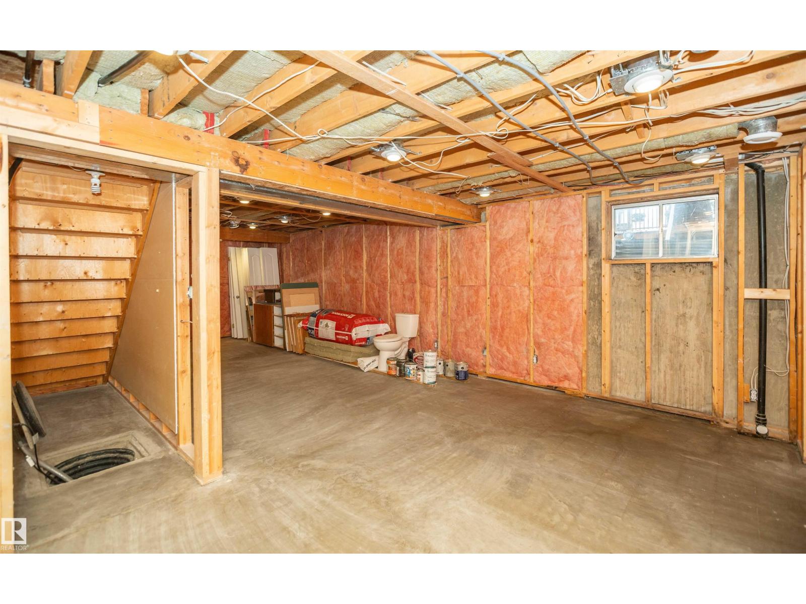 5116 51 AV - Image 49