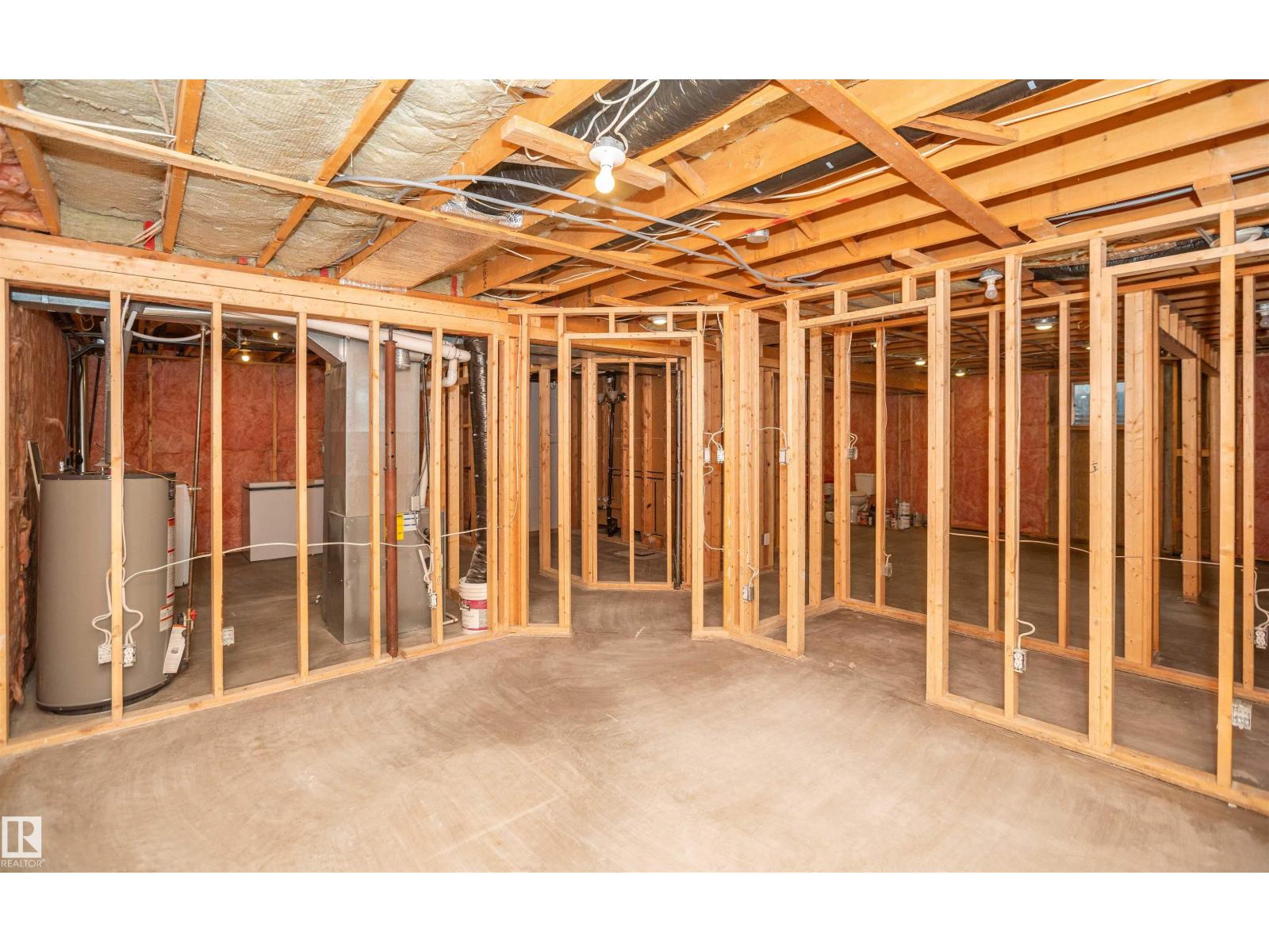 5116 51 AV - Image 52