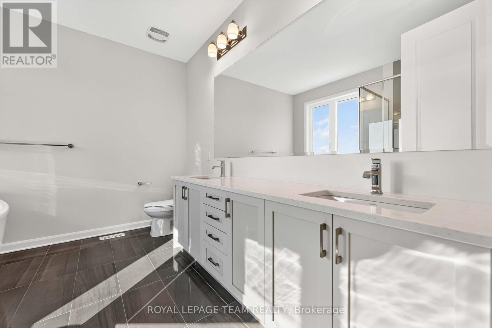 2000 WANDERER AVENUE - 8