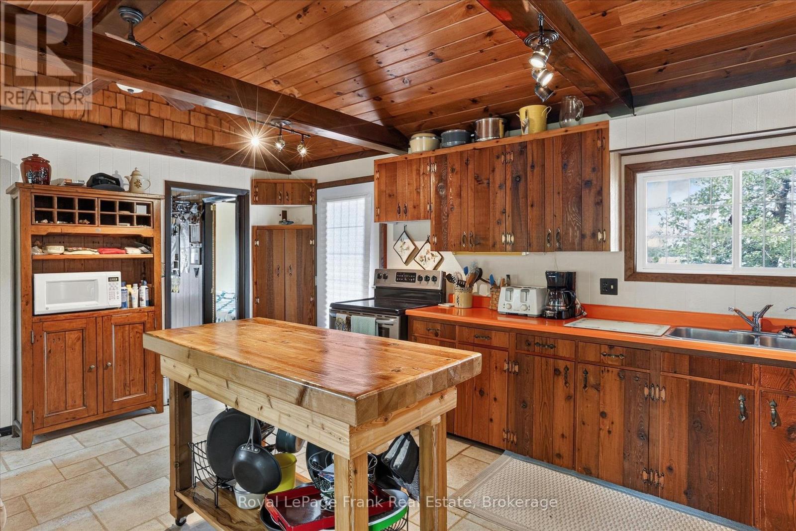 1550 ISLAND 85 STONEY LAKE - Image 12