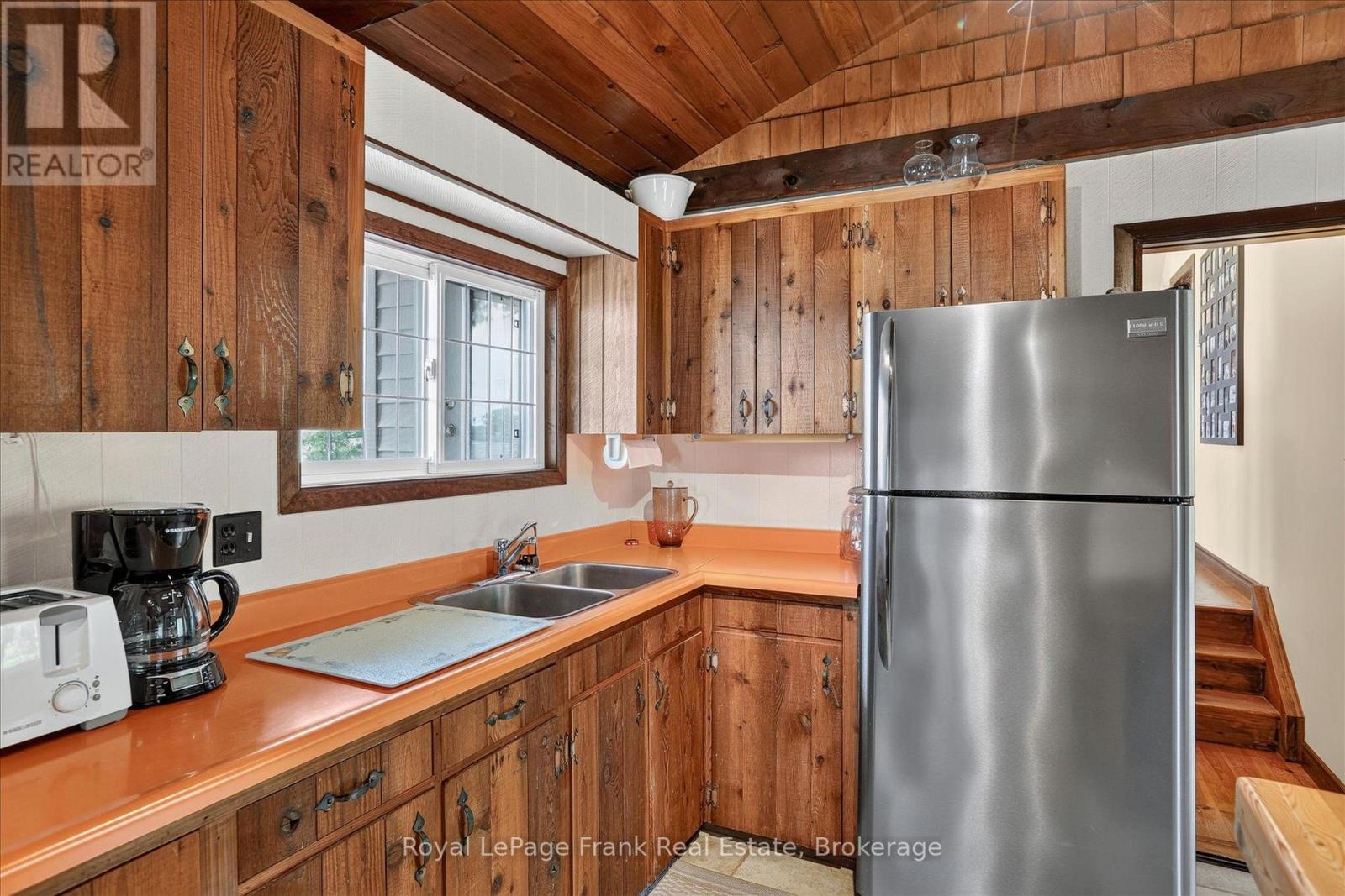 1550 ISLAND 85 STONEY LAKE - Image 13