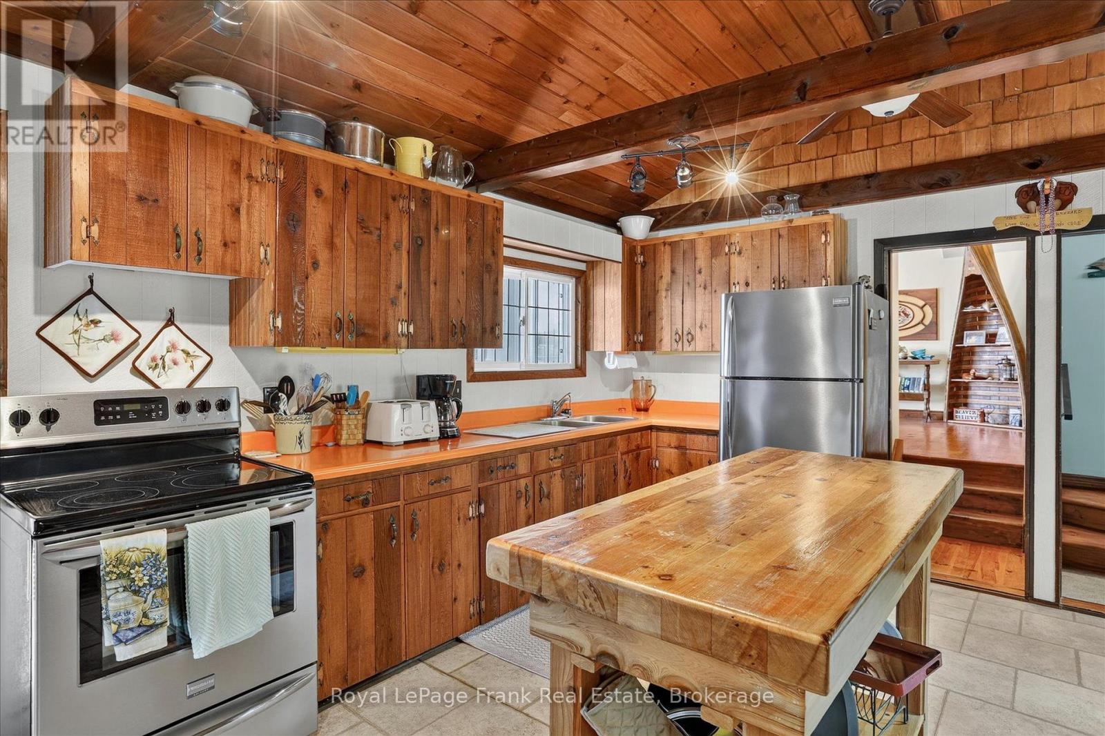 1550 ISLAND 85 STONEY LAKE - Image 14