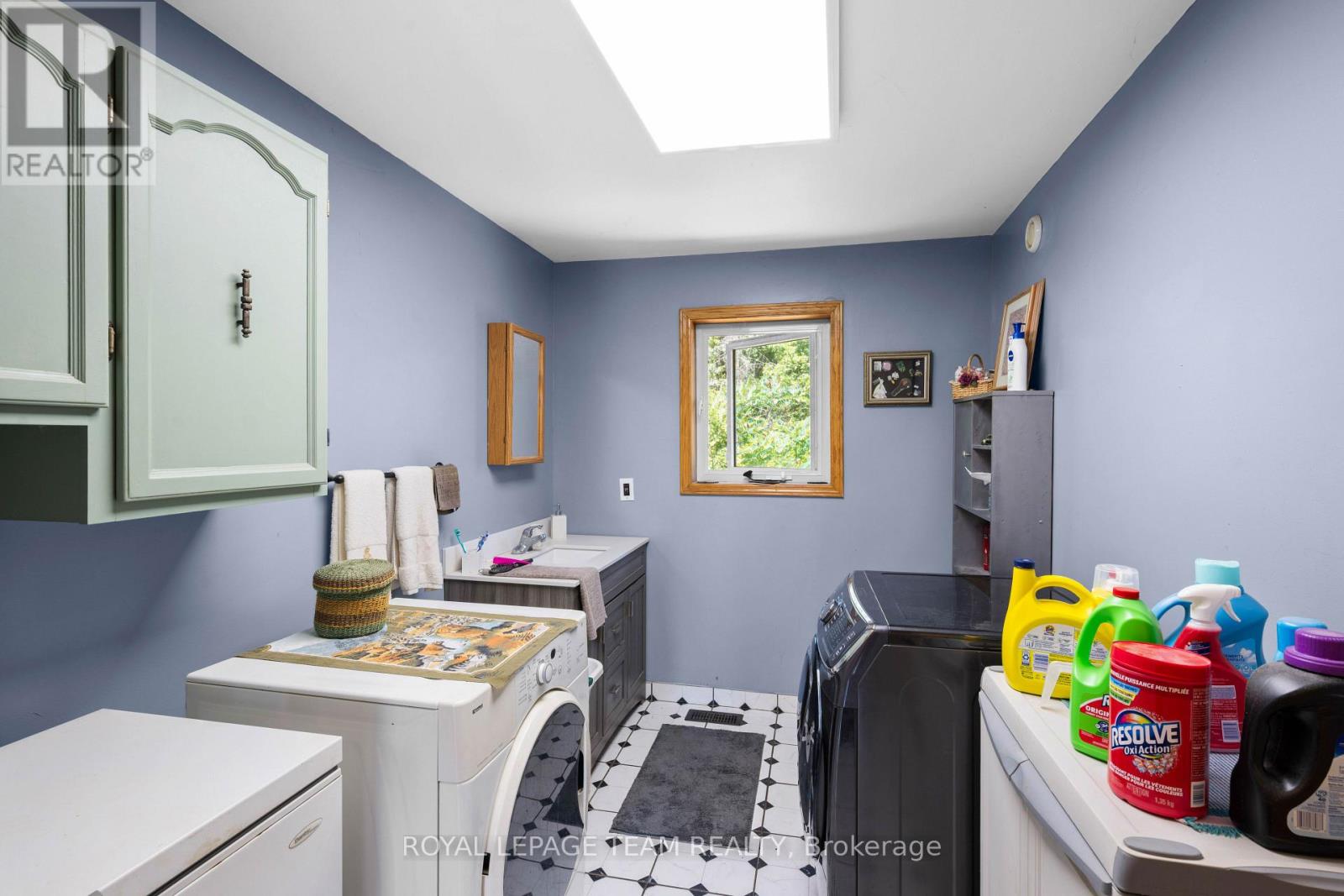 3 Bed, 3 Bath House for Sale in Ottawa – 4984 DUNROBIN ROAD, Ottawa – MLS# X13629314 - Image 14