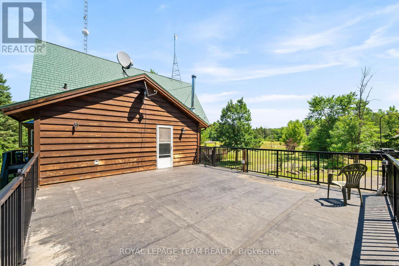 3 Bed, 3 Bath House for Sale in Ottawa – 4984 DUNROBIN ROAD, Ottawa – MLS# X13629314 - Image 27