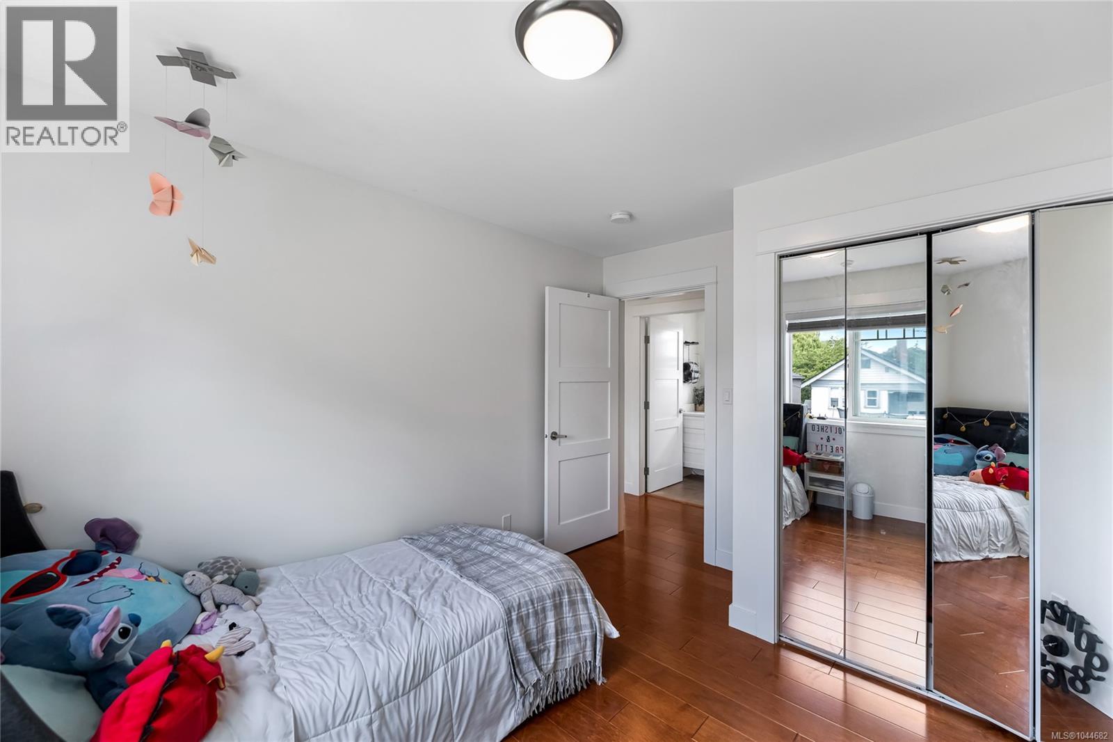 57 Sims Ave - Image 20