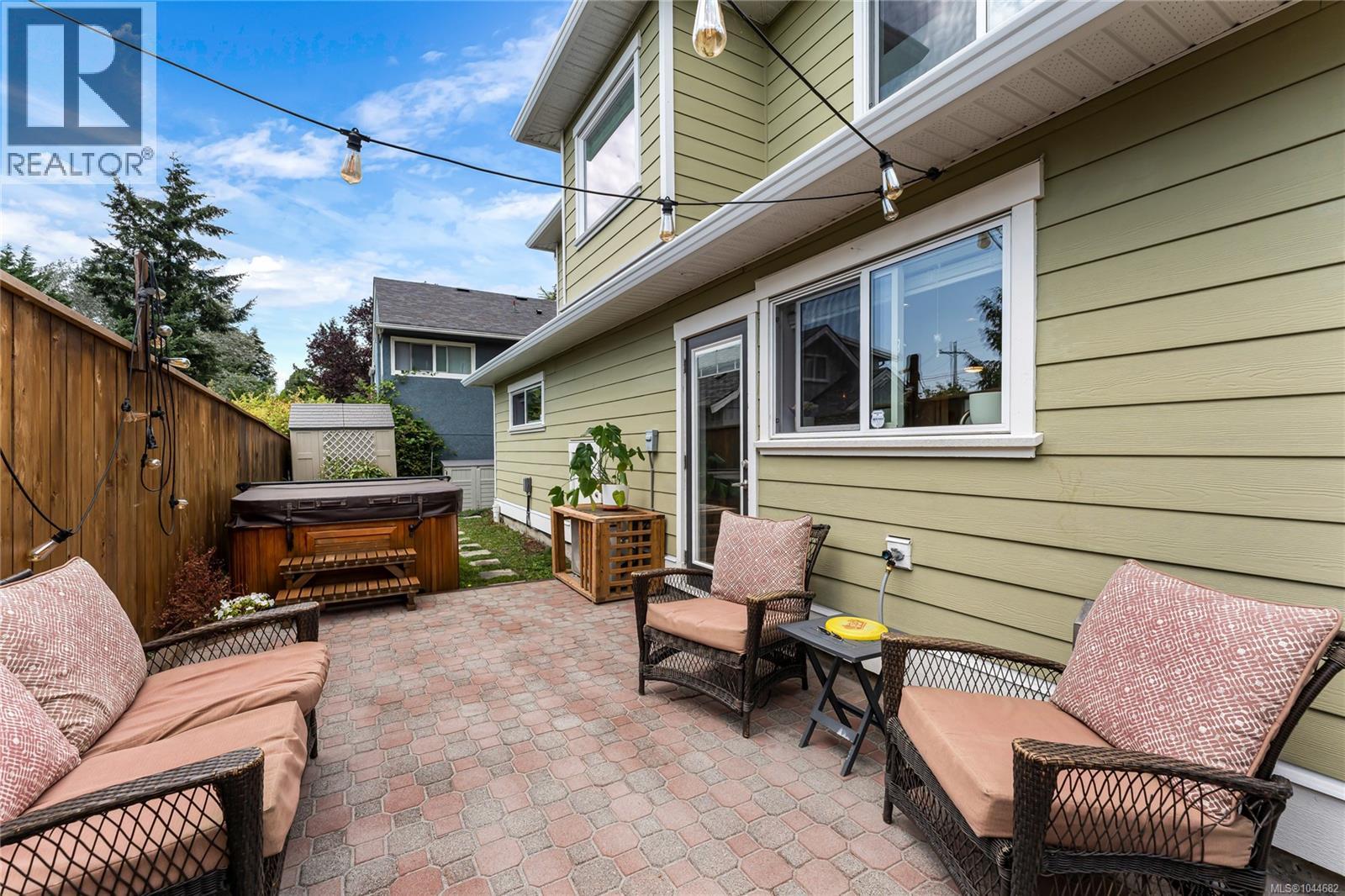 57 Sims Ave - Image 32