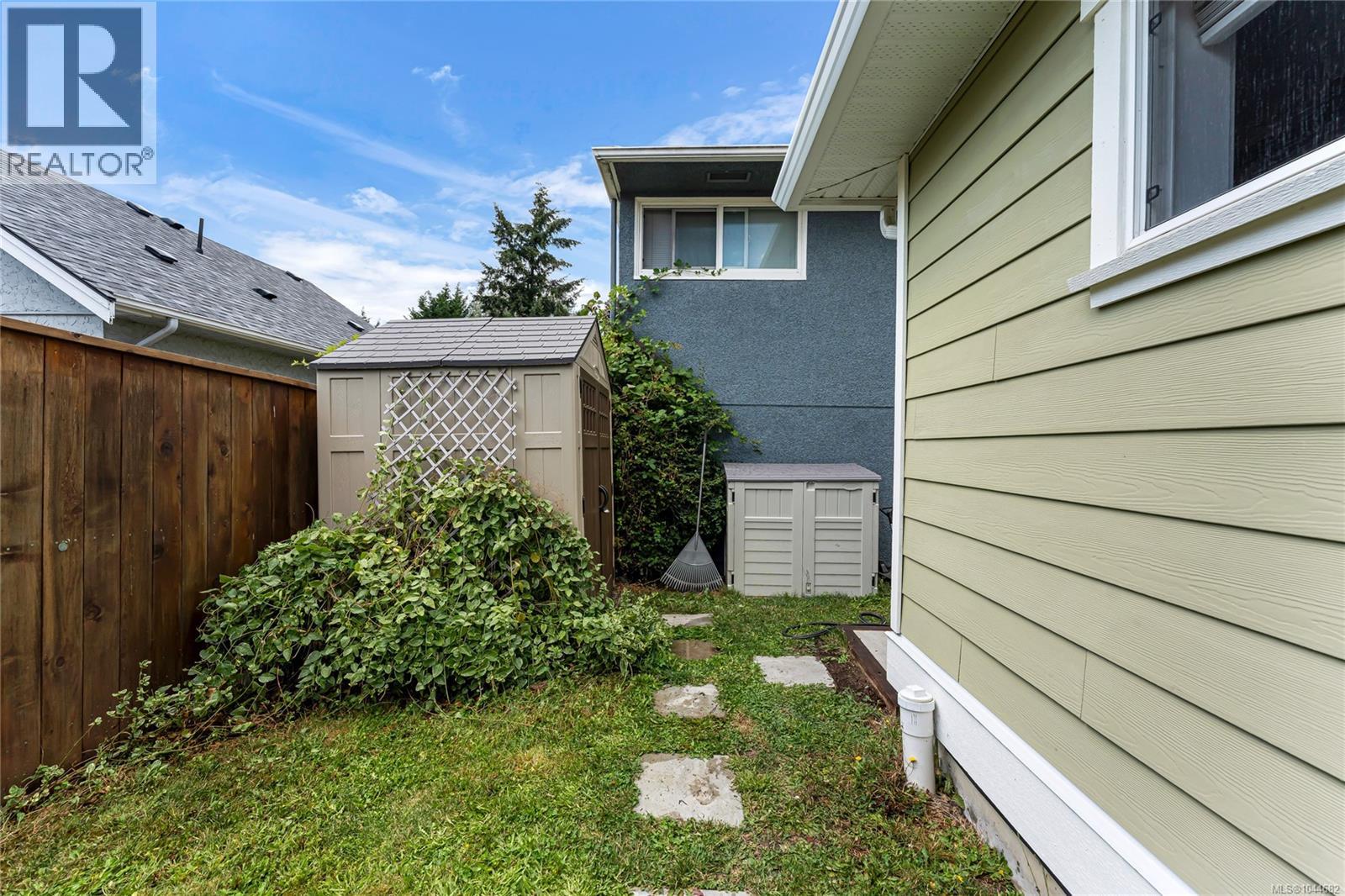 57 Sims Ave - 36