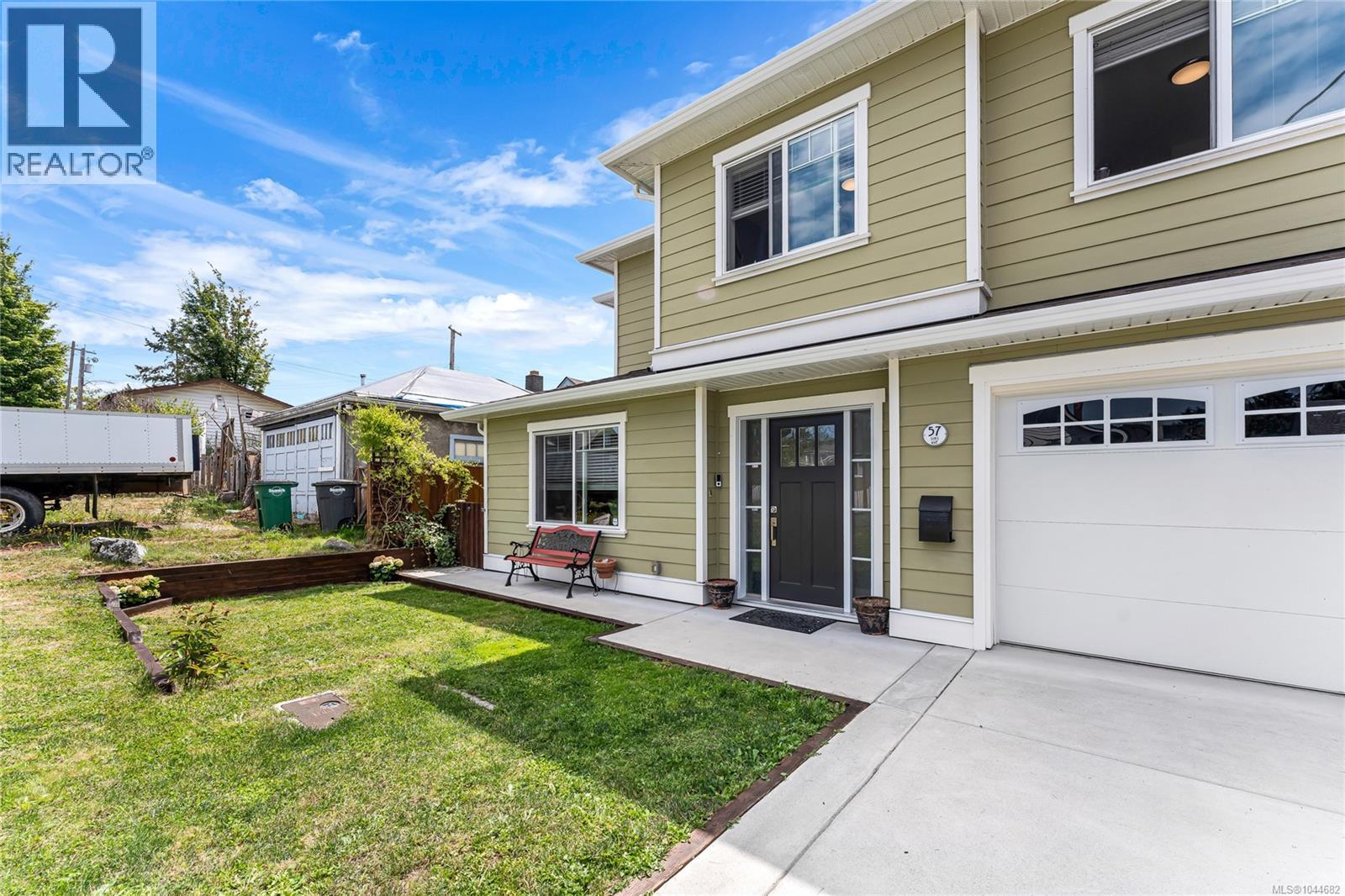 57 Sims Ave - 39