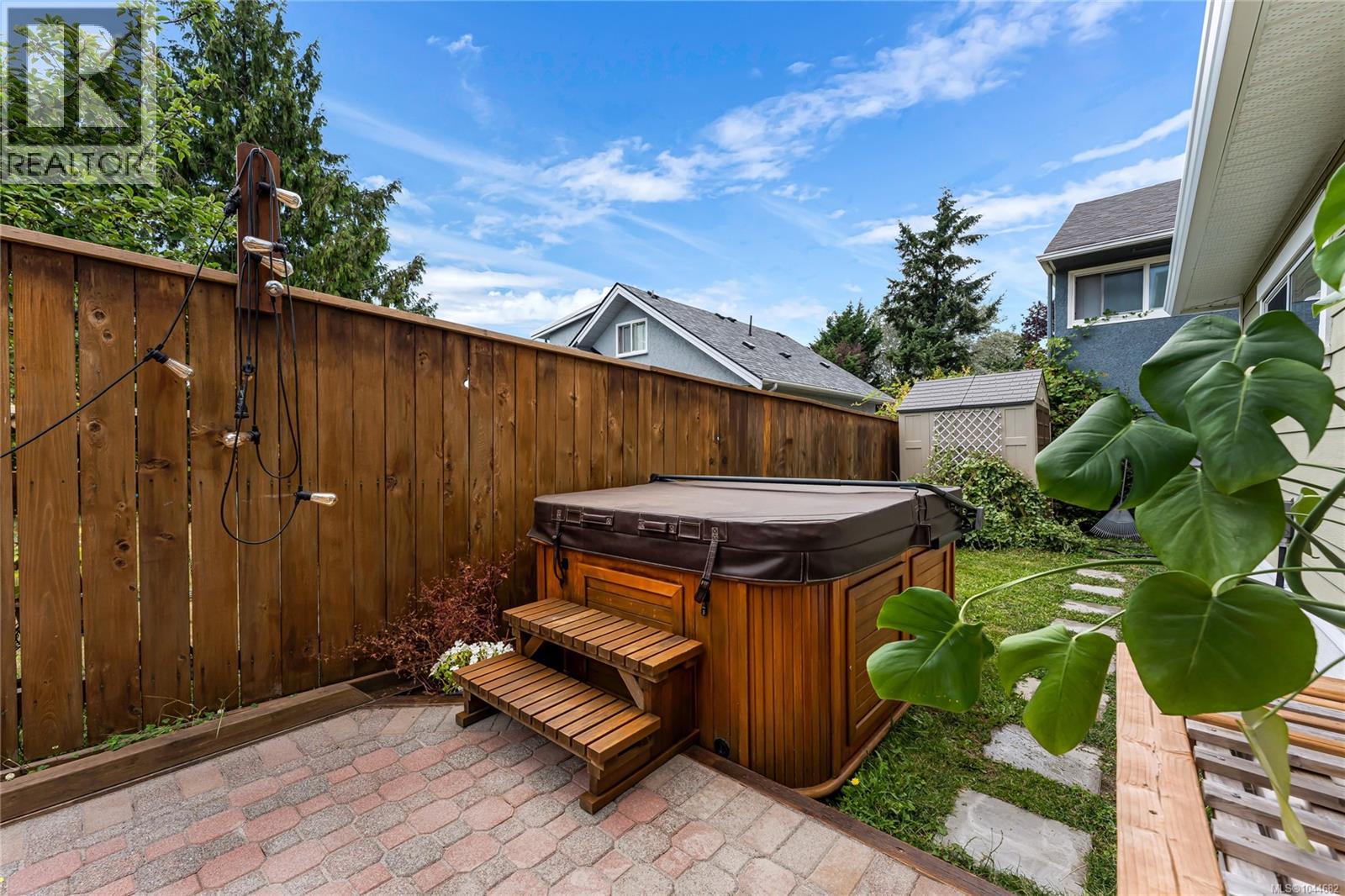 57 Sims Ave - Image 31