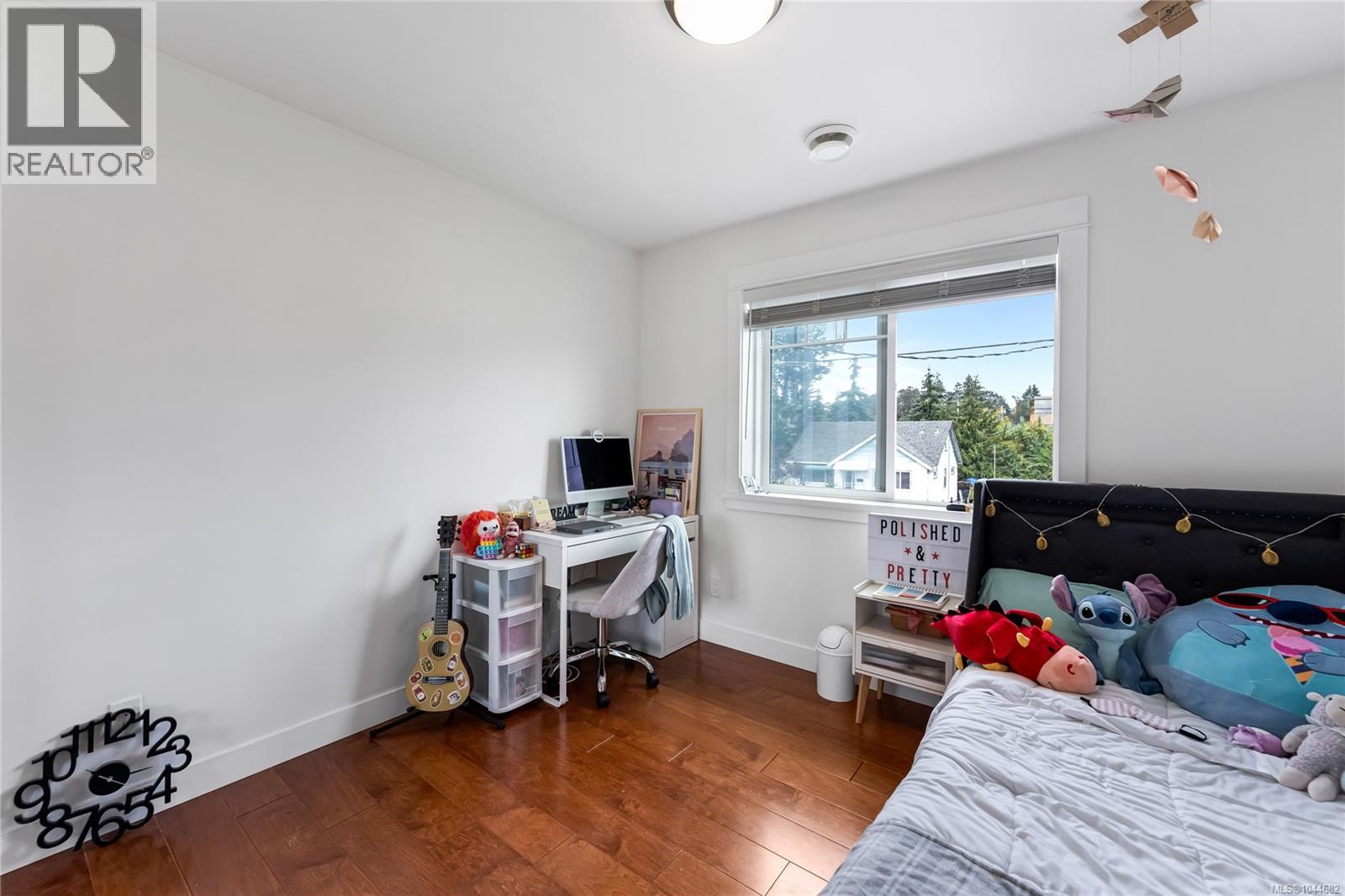 57 Sims Ave - 19