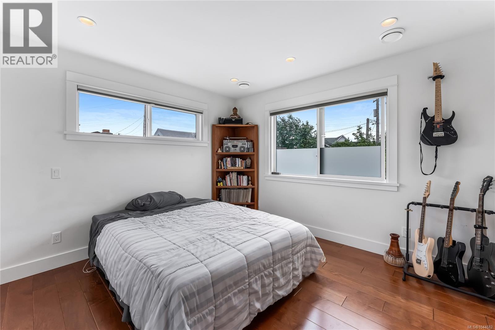 57 Sims Ave - Image 12