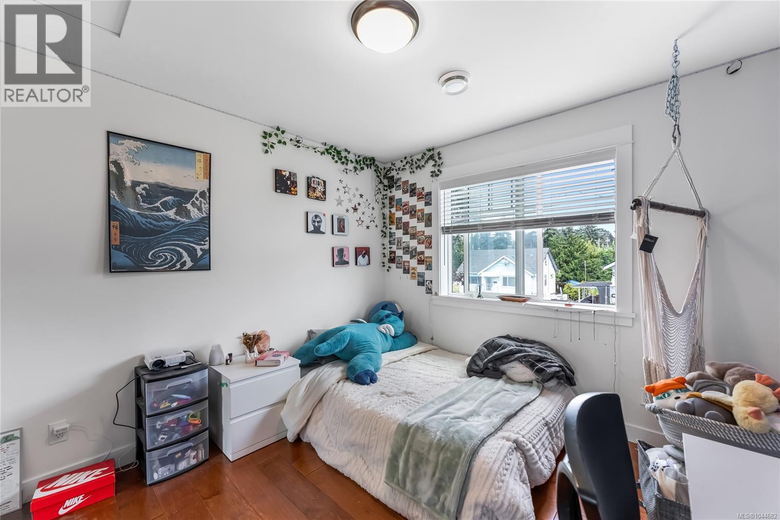 57 Sims Ave - 17