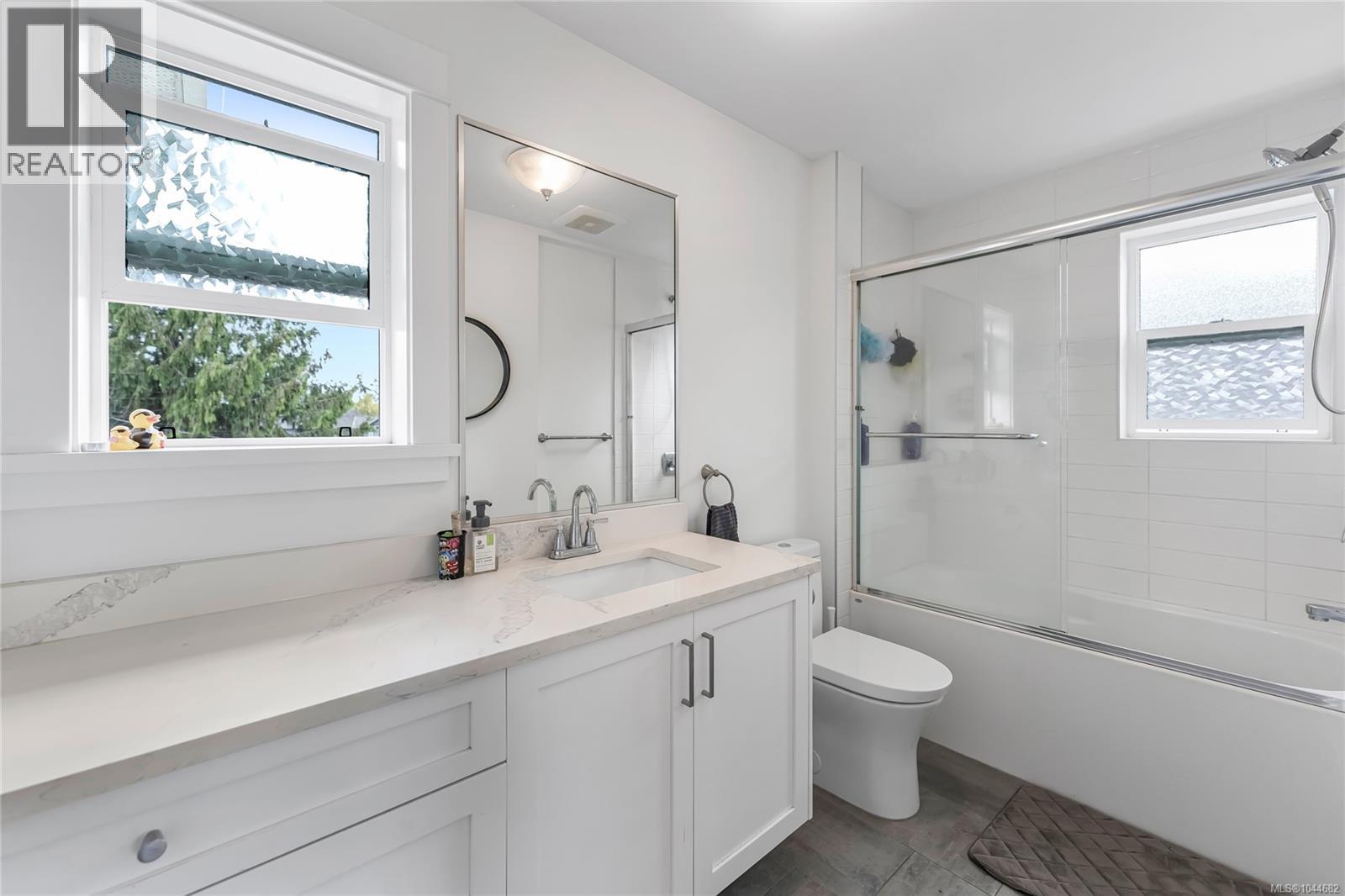 57 Sims Ave - 21