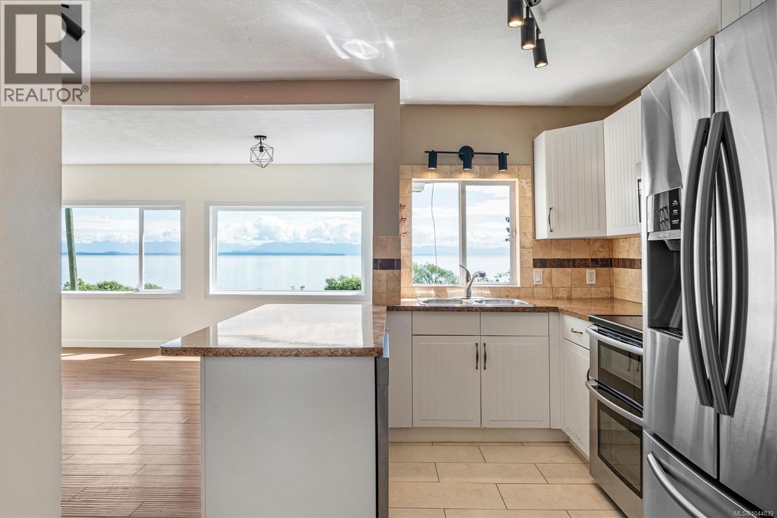 12 LYNNWOOD Rd, Campbell River