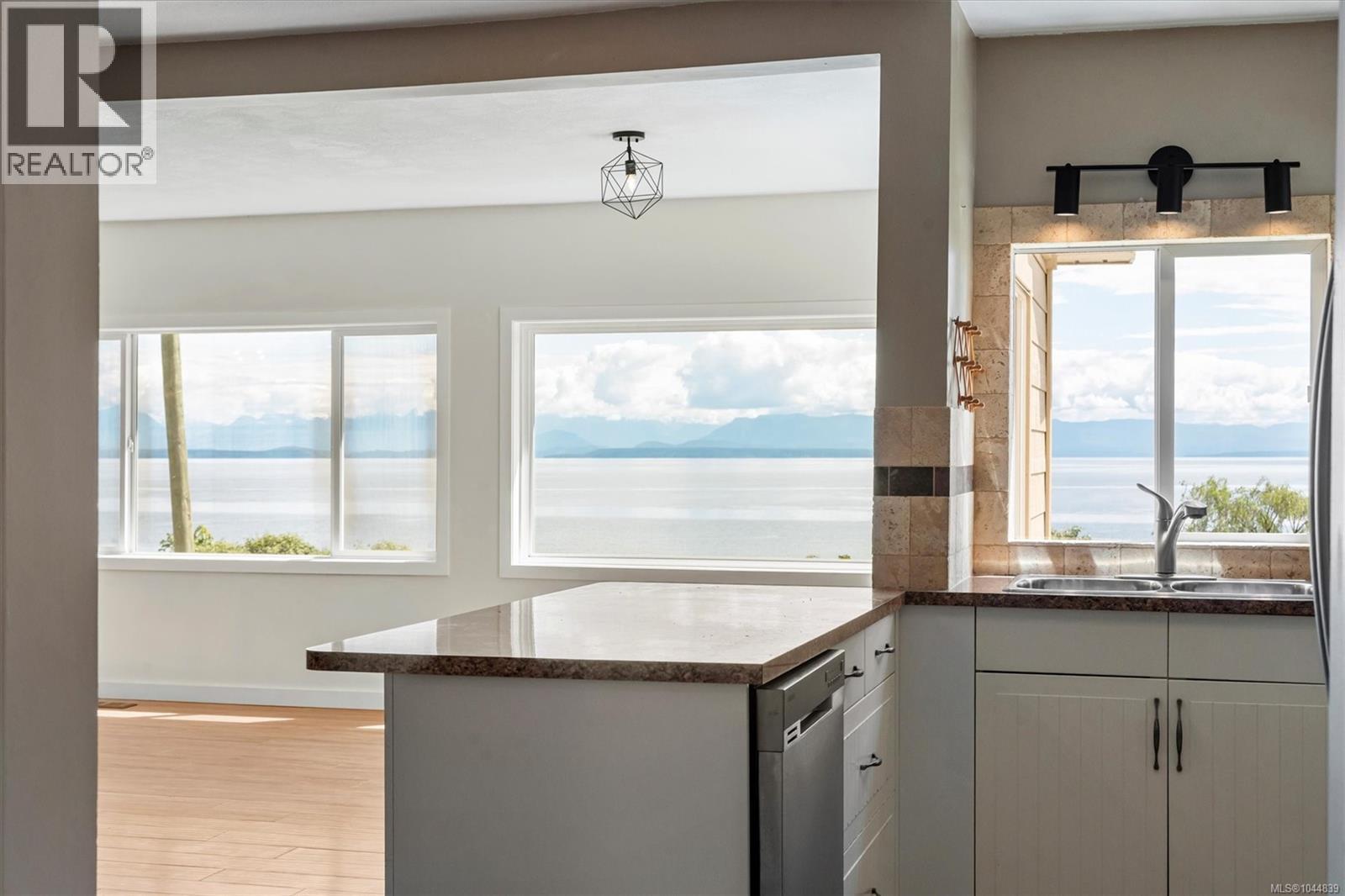12 LYNNWOOD Rd, Campbell River