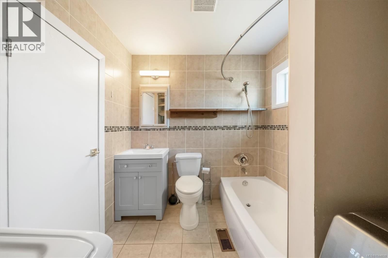 12 LYNNWOOD Rd, Campbell River