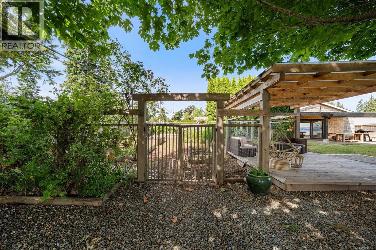 12 LYNNWOOD Rd, Campbell River