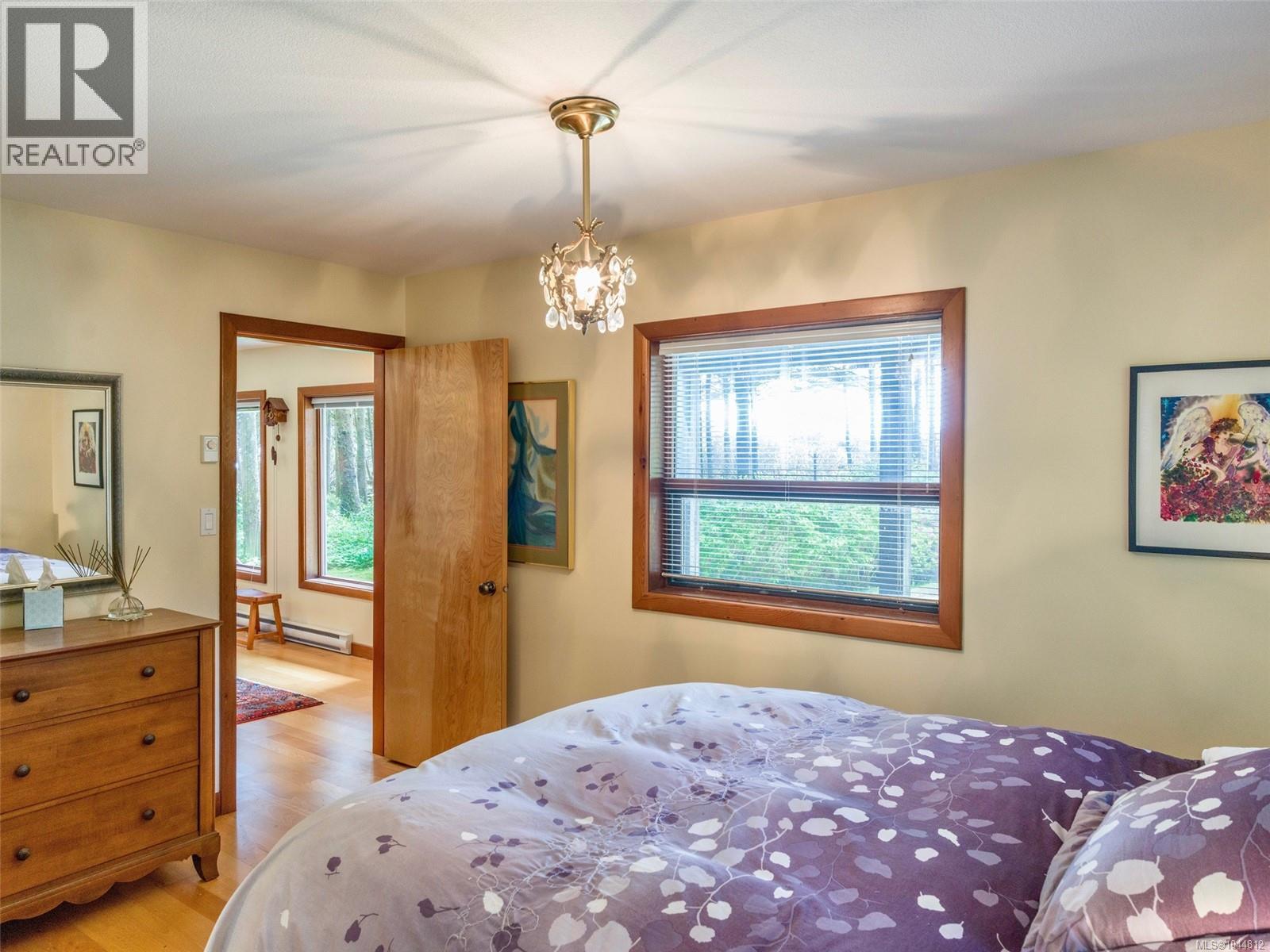 1261 Lynn Rd, Tofino