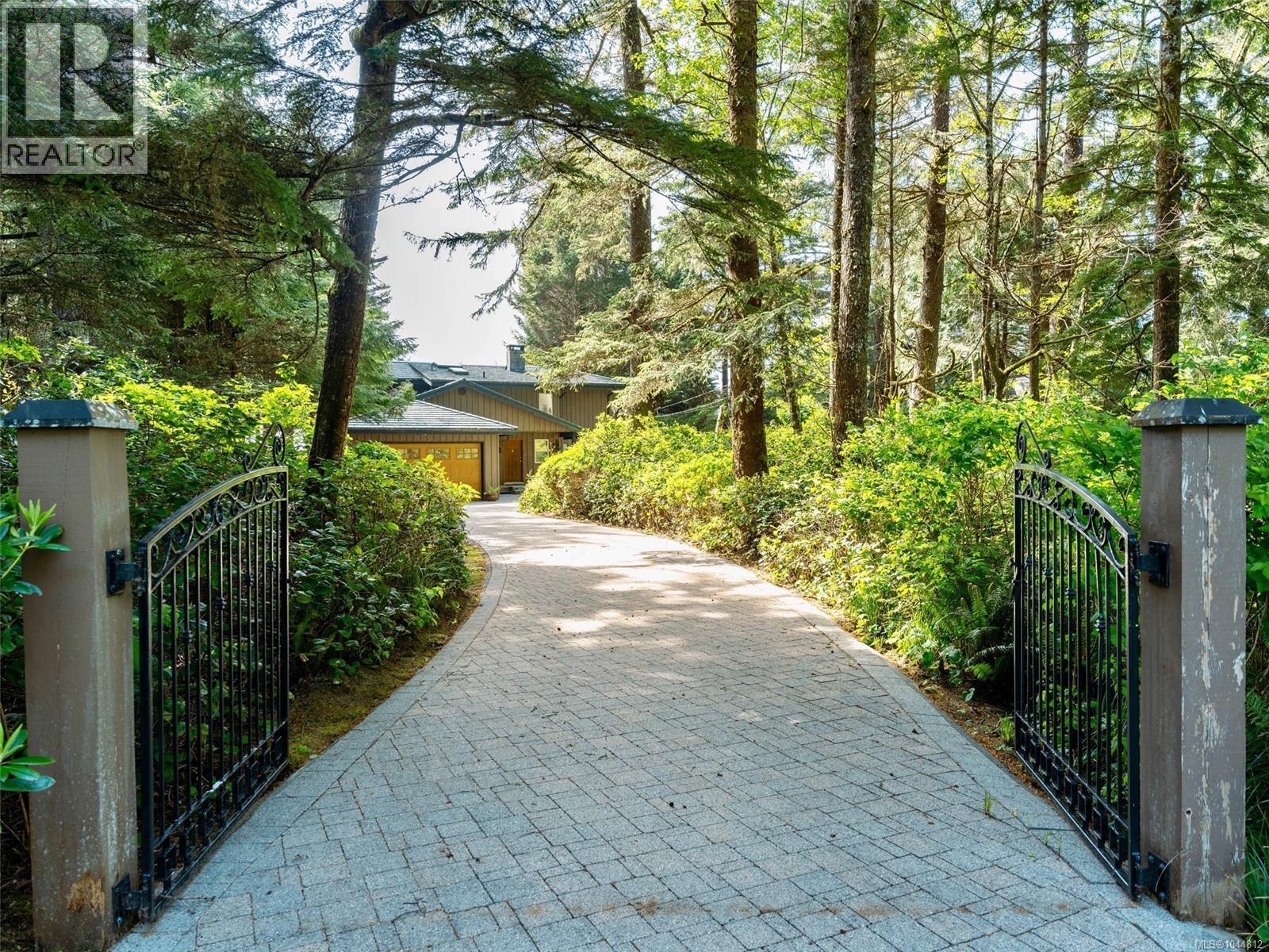 1261 Lynn Rd, Tofino