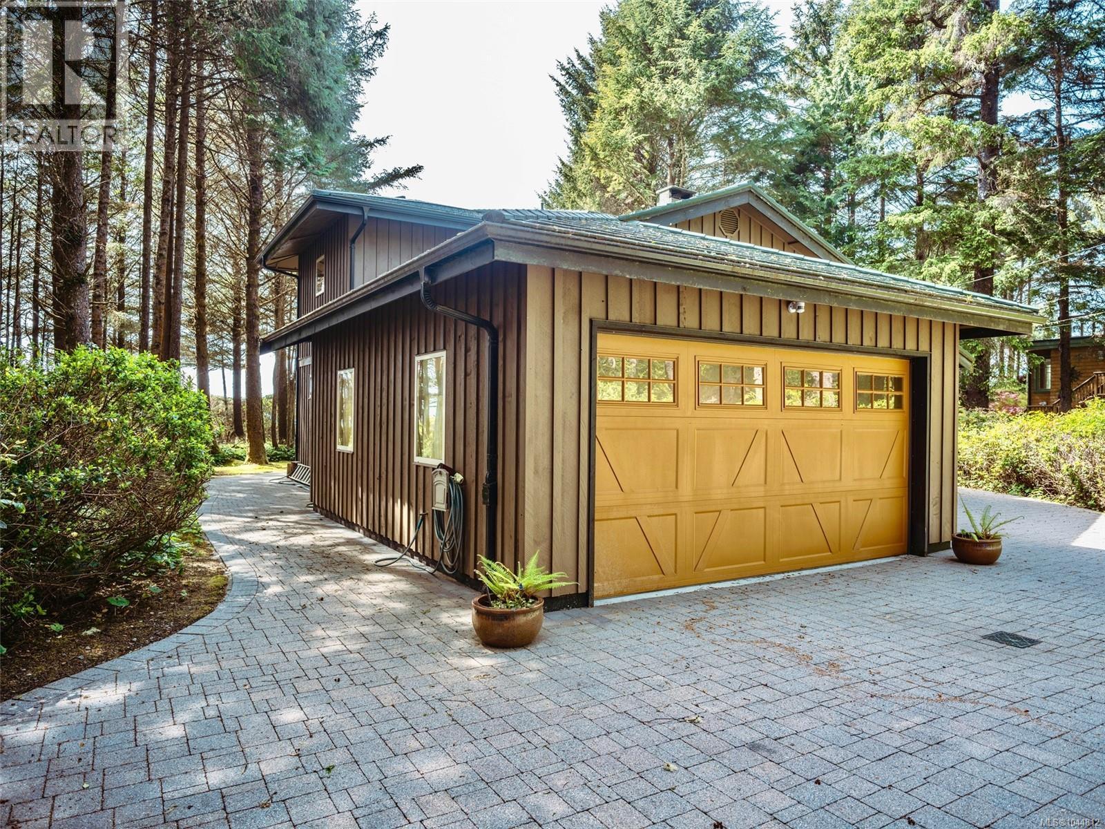 1261 Lynn Rd, Tofino