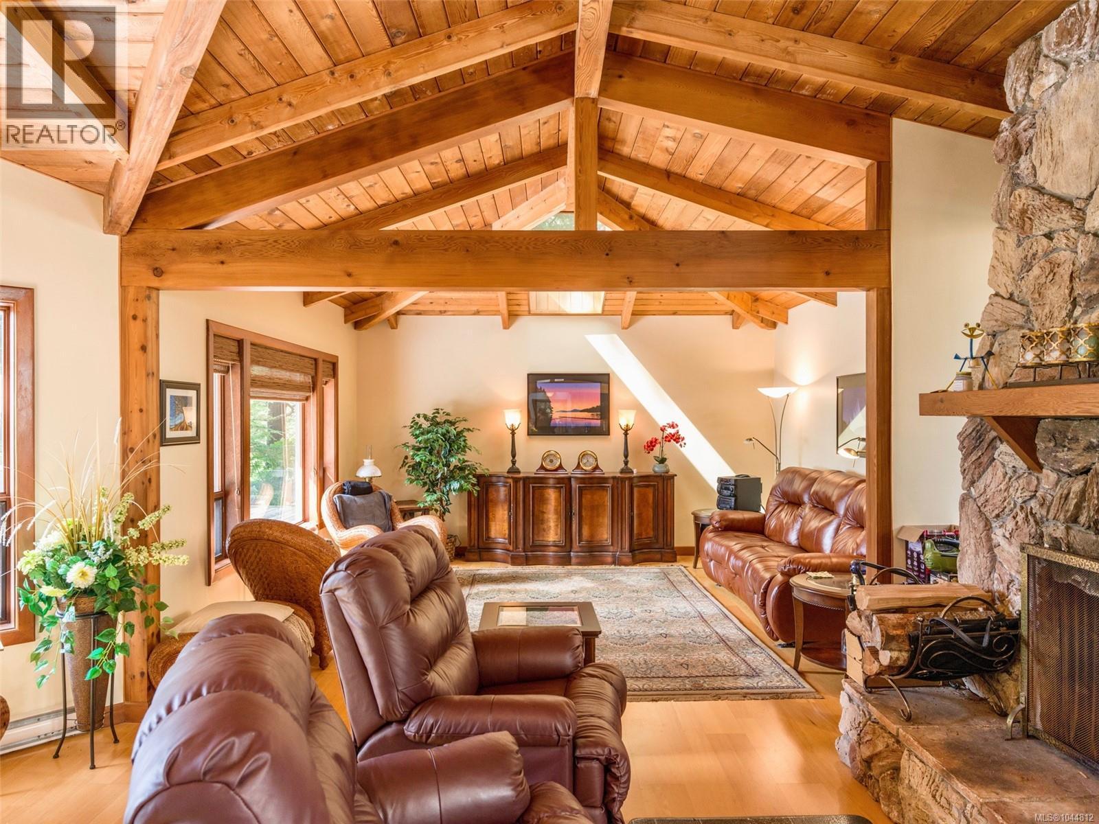 1261 Lynn Rd, Tofino