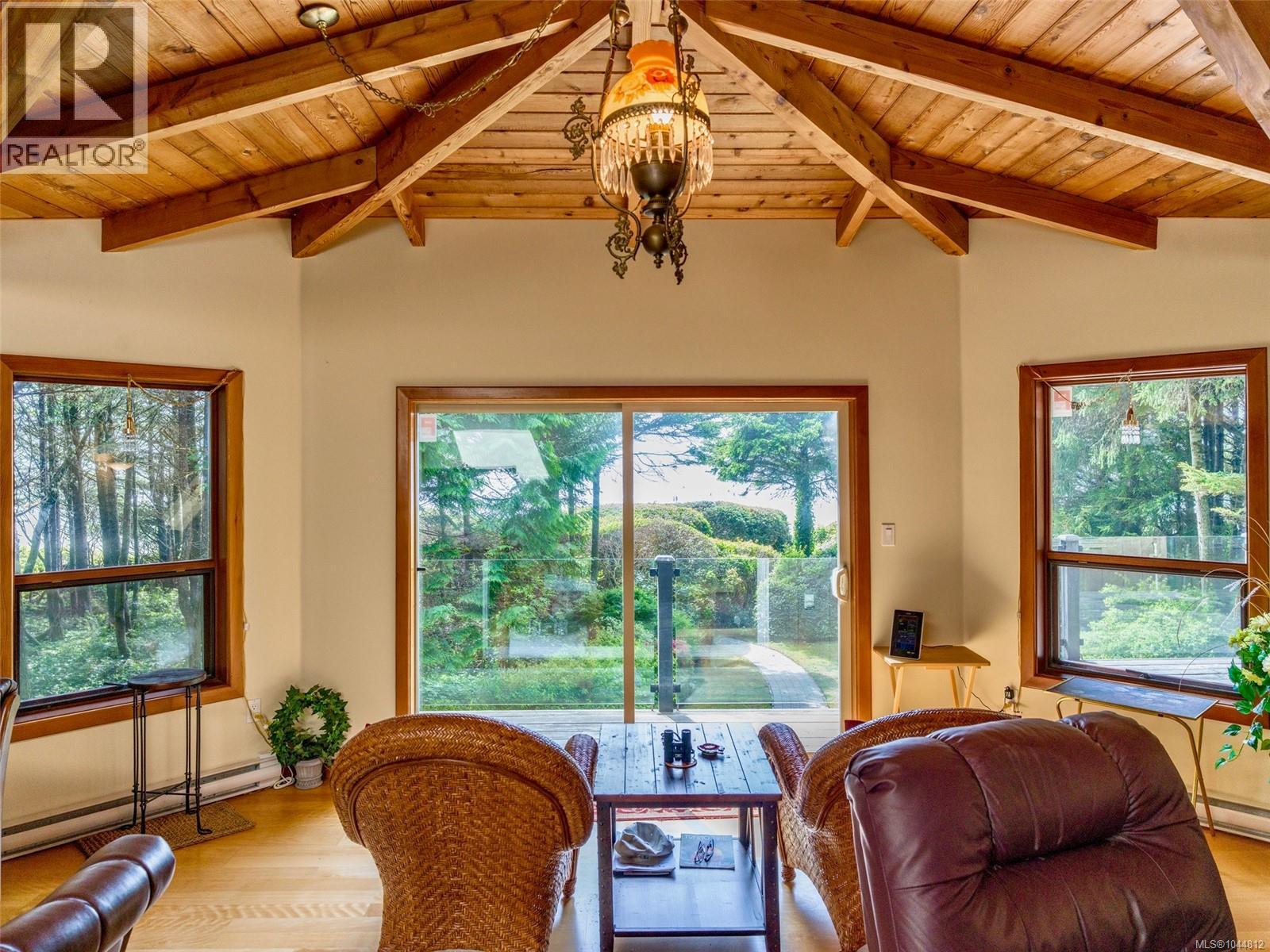 1261 Lynn Rd, Tofino