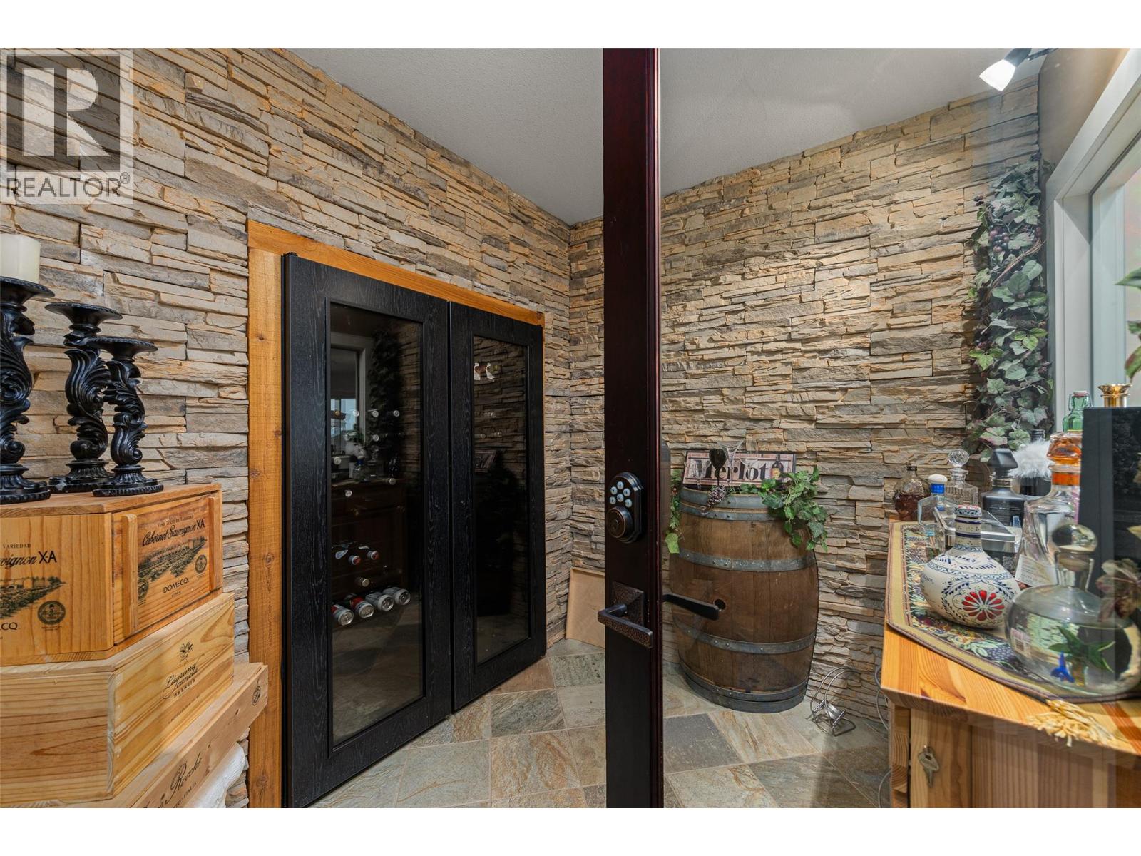  670 Devonian Avenue, Kelowna