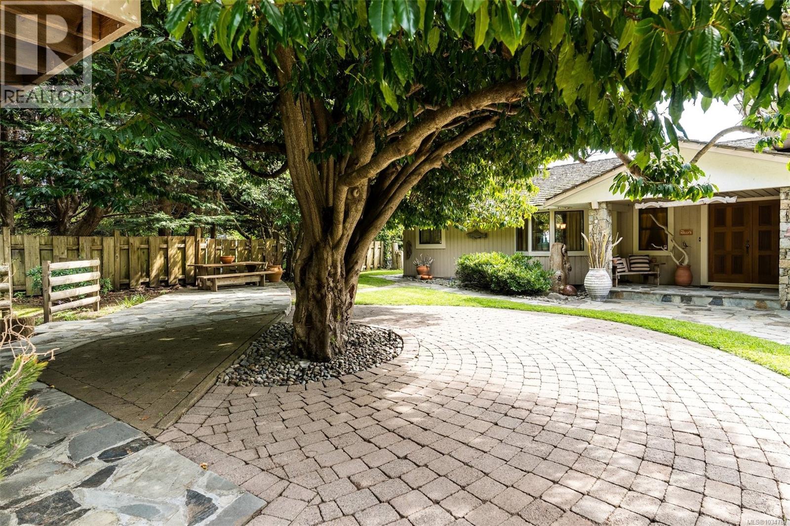 3035 McAnally Rd - 85