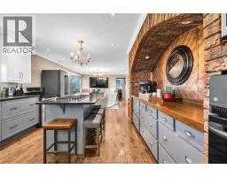 Family room/Fireplace - 4979 Lambton Line, Dawn Euphemia, ON N0P1K0 Photo 14