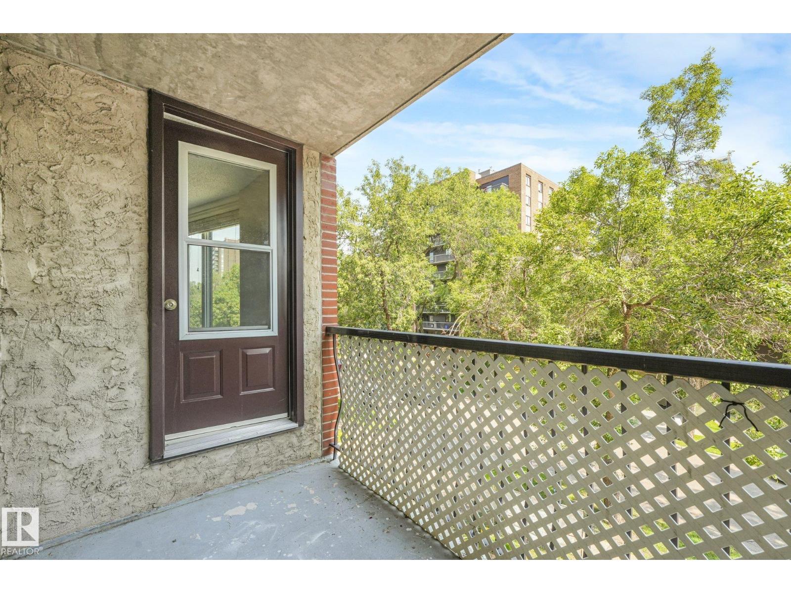 #302 9916 113 ST NW - 33