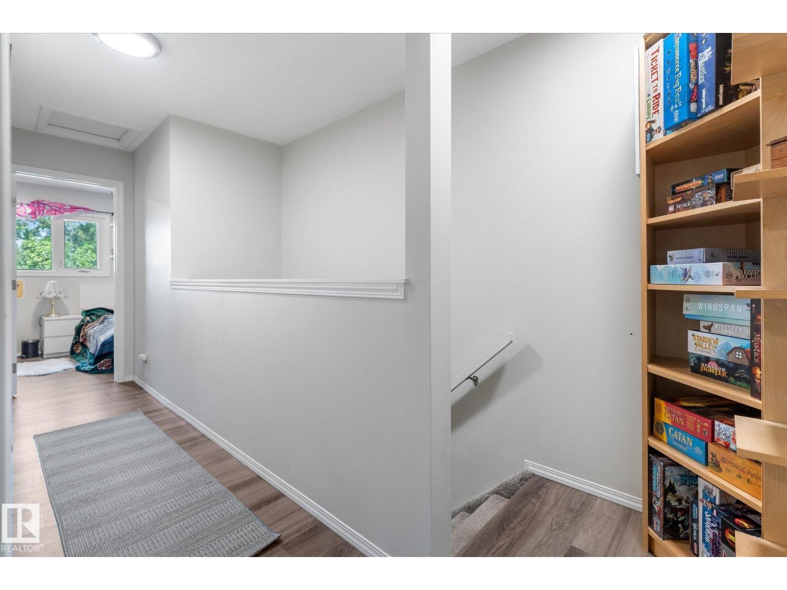 202 SPRUCE GL - Image 20
