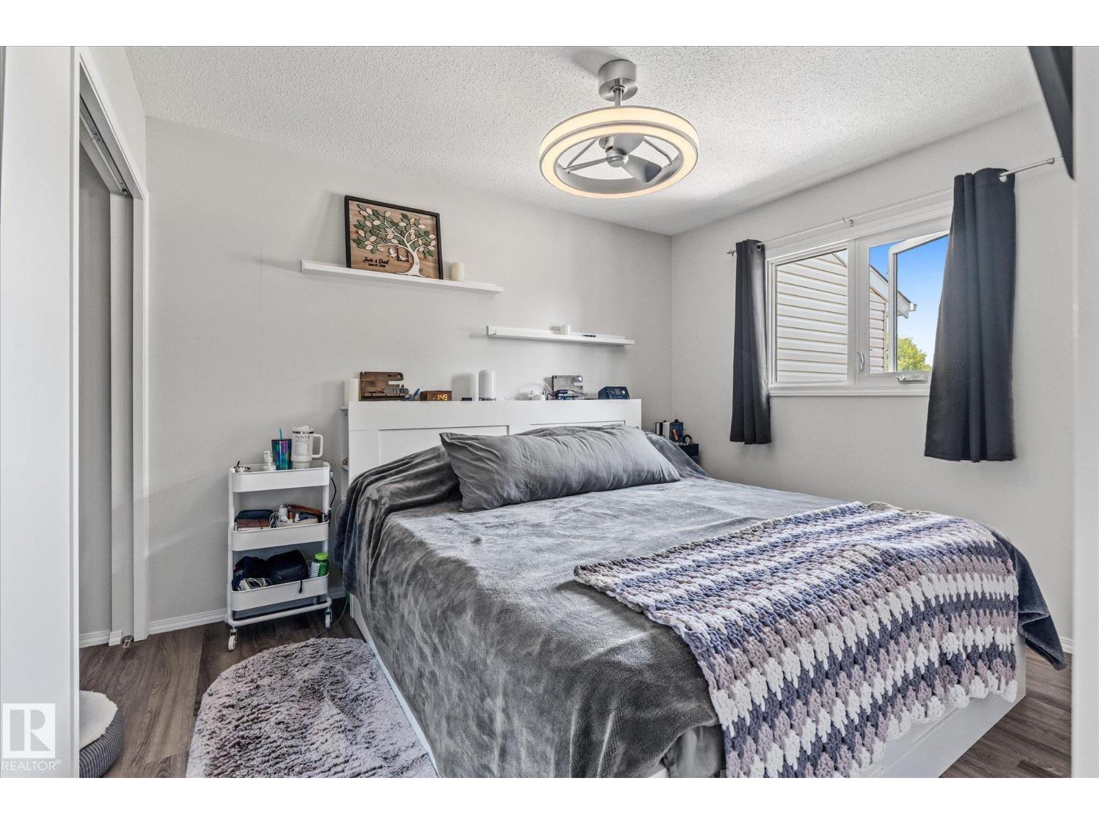 202 SPRUCE GL - Image 21