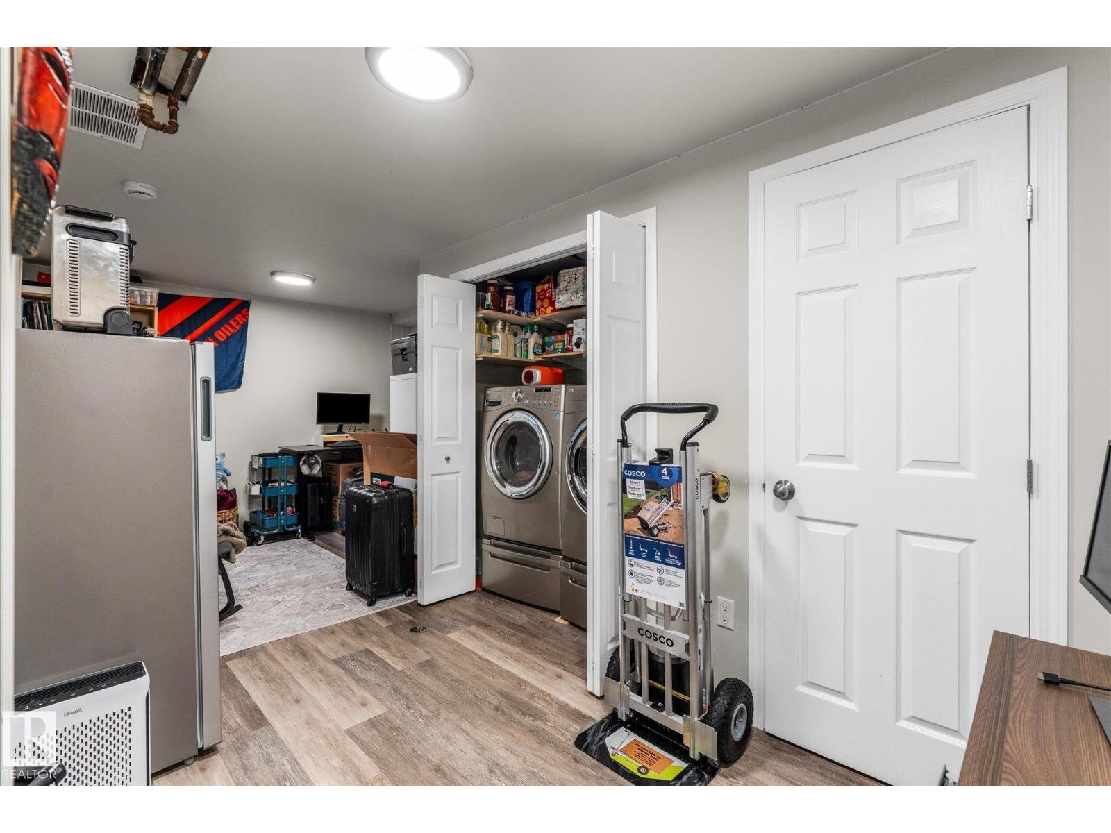 202 SPRUCE GL - Image 29