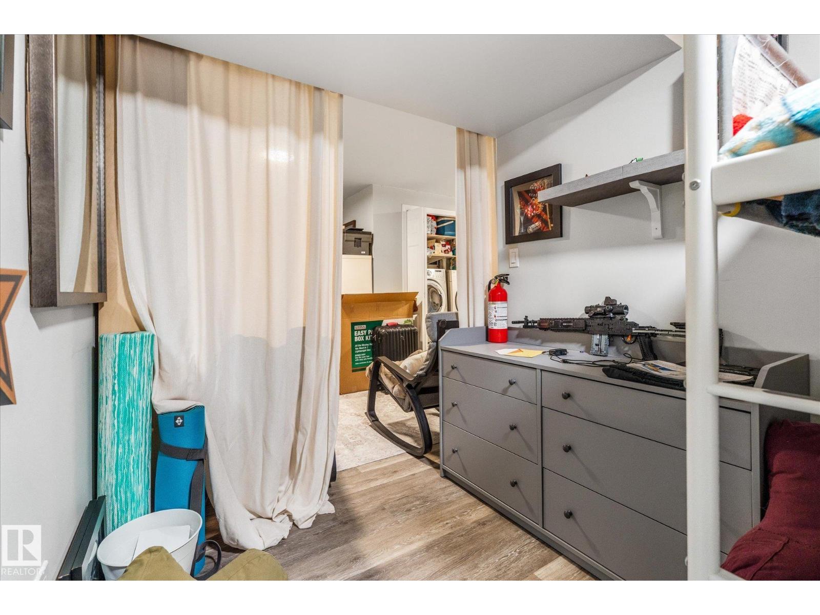202 SPRUCE GL - Image 35